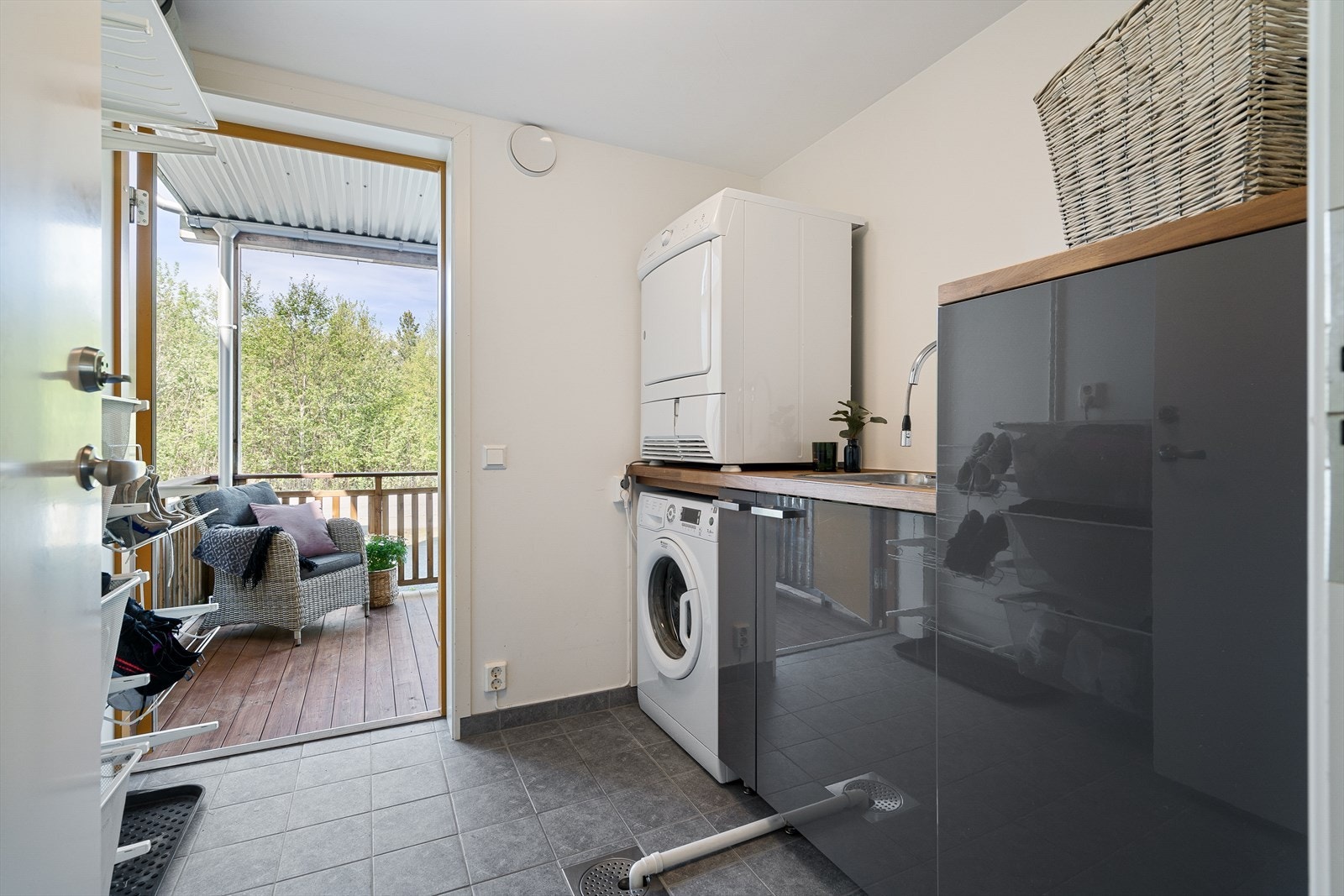 Praktisk vaskerom på 5kvm med egen inngang Galleribilde