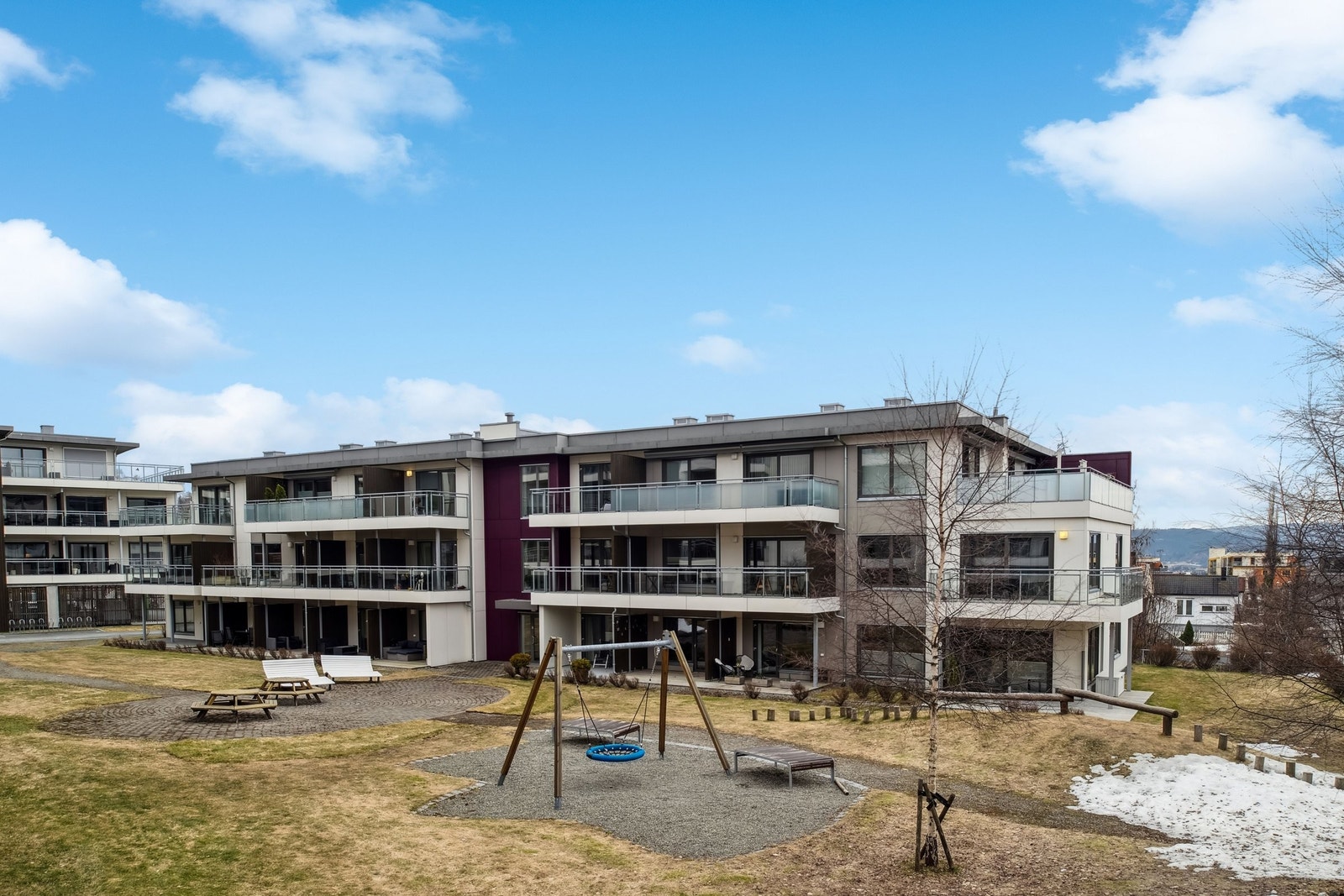 Moderne og velfungerende sameie oppført i 2017 med attraktiv beliggenhet. Fra eiendommen er det gangavstand til Dalgård skole, Ugla skole og Byåsen videregående skole og flere barnehager. Galleribilde