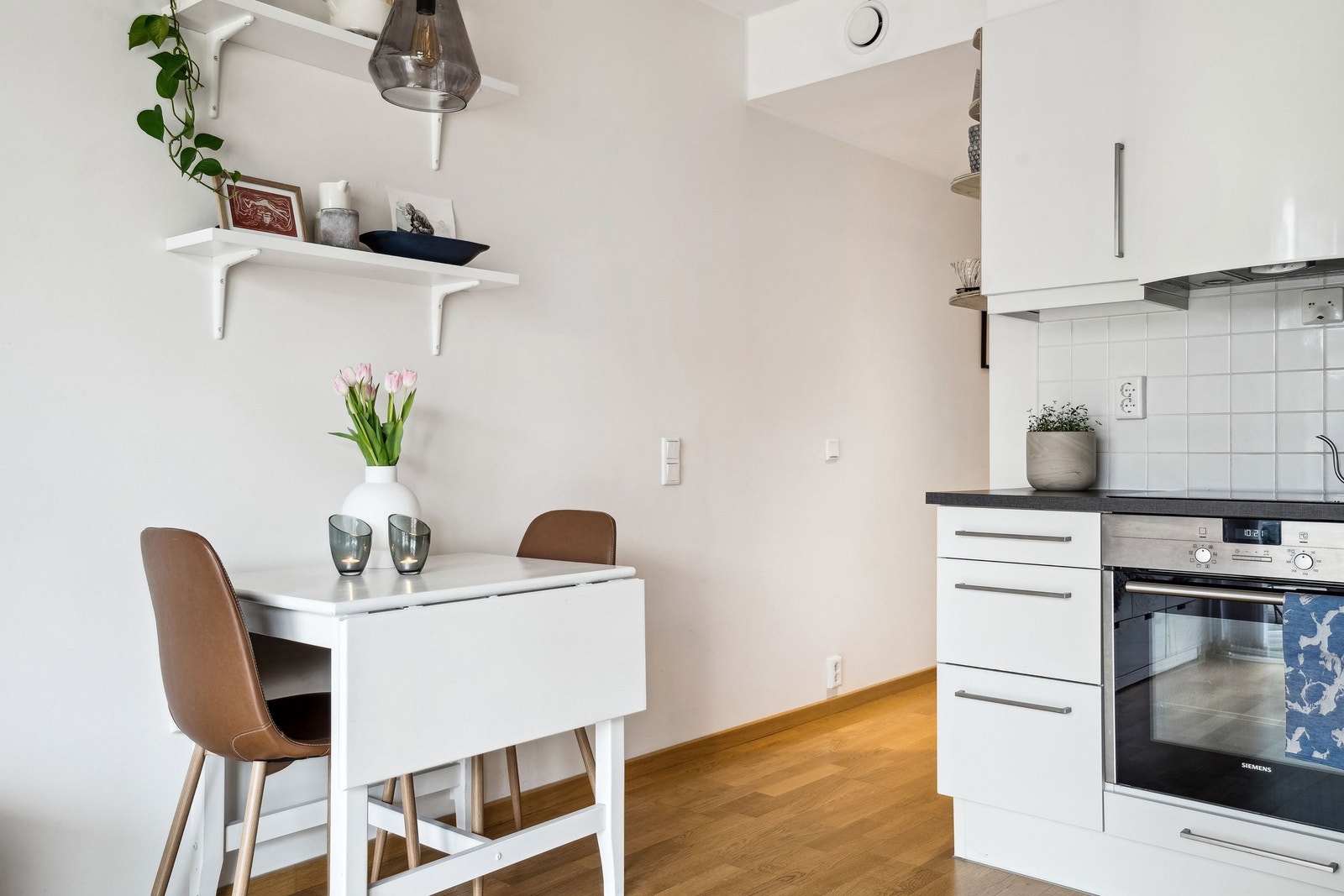 Fjernvarme og balansert ventilasjon sørger for et behagelig inneklima året rundt. Galleribilde