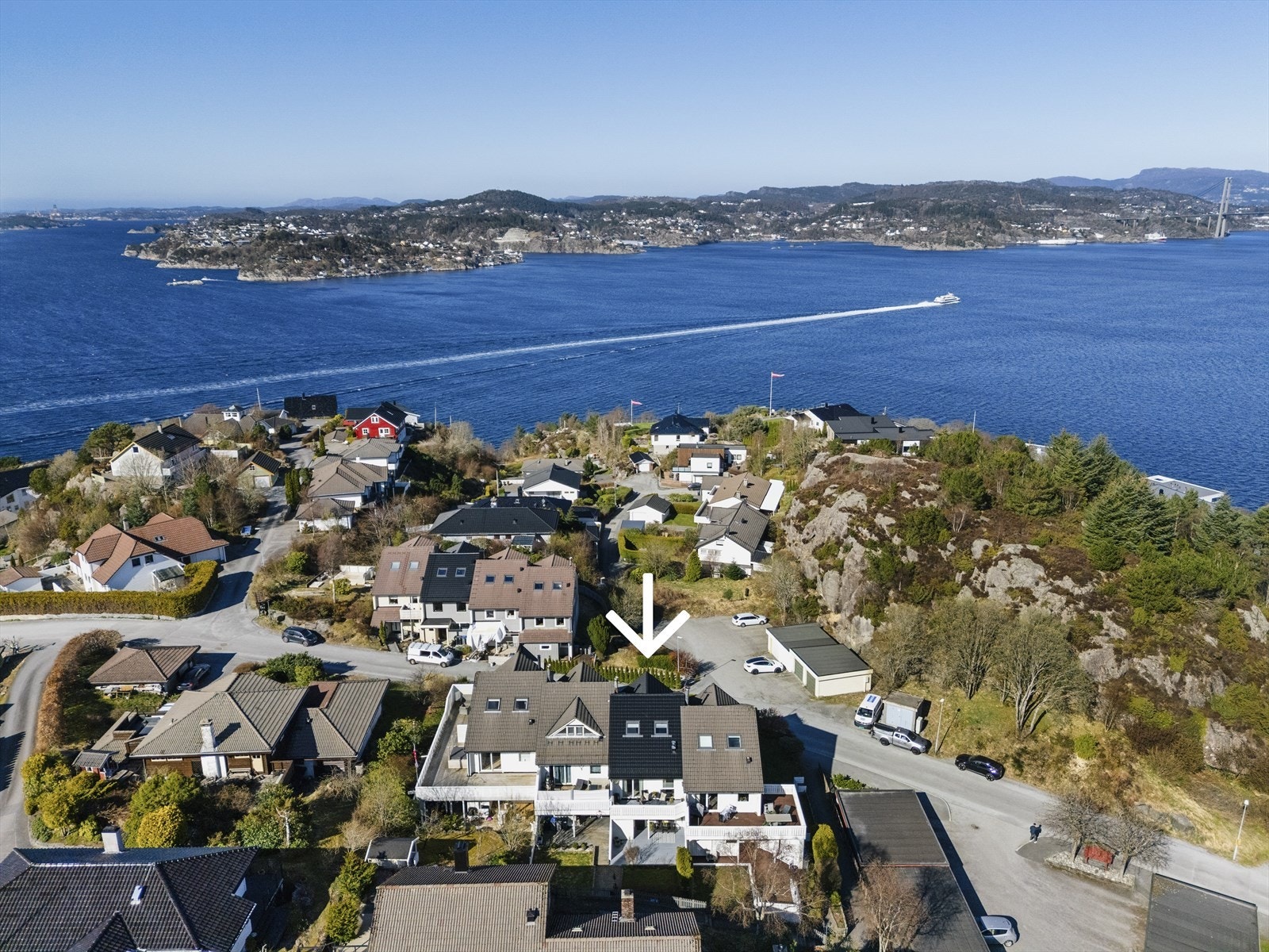 Attraktivt og hyggelig nabolag med kort vei til det meste. Galleribilde