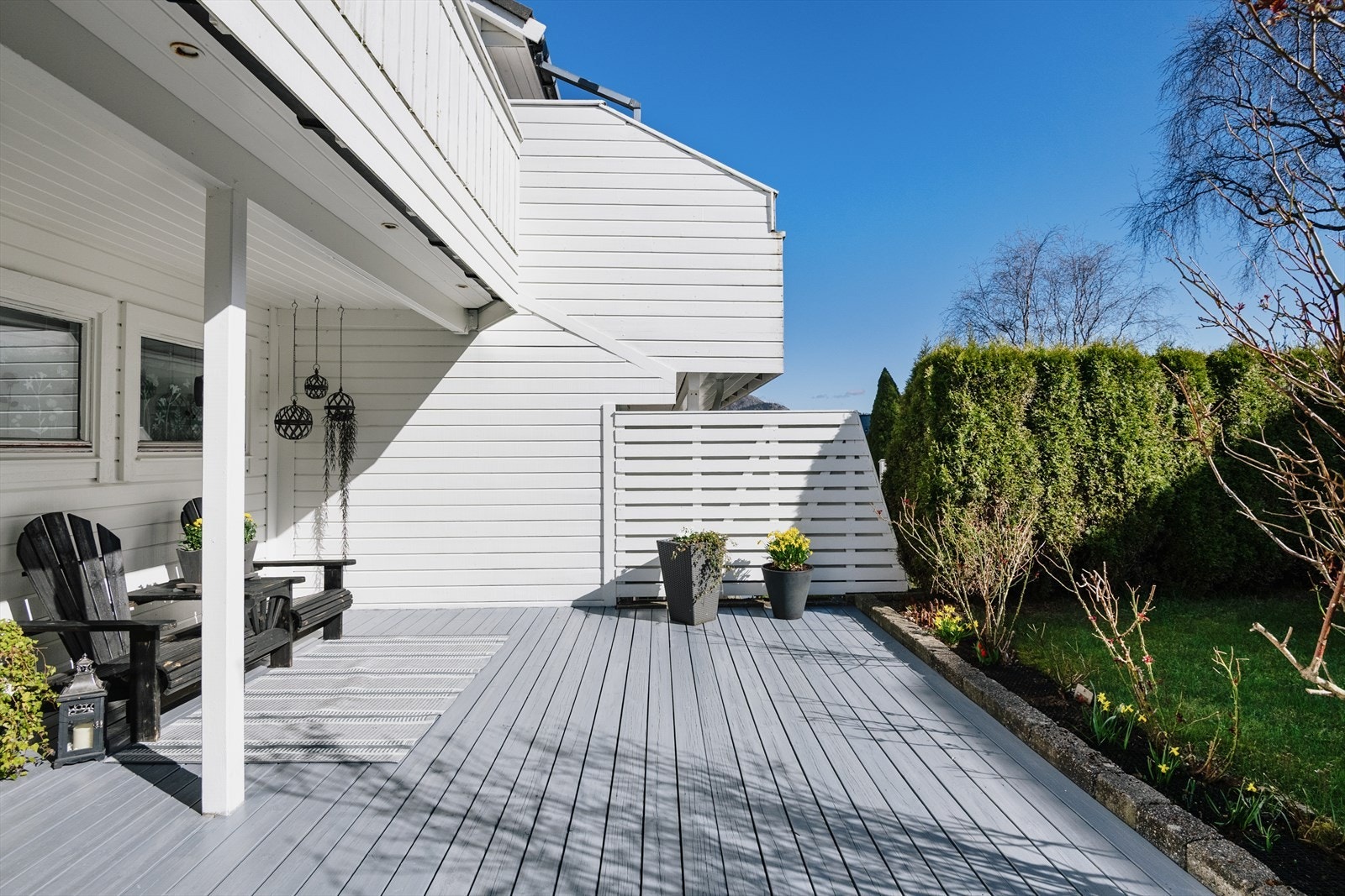 Nymalt terrasseplatting 2025. Galleribilde