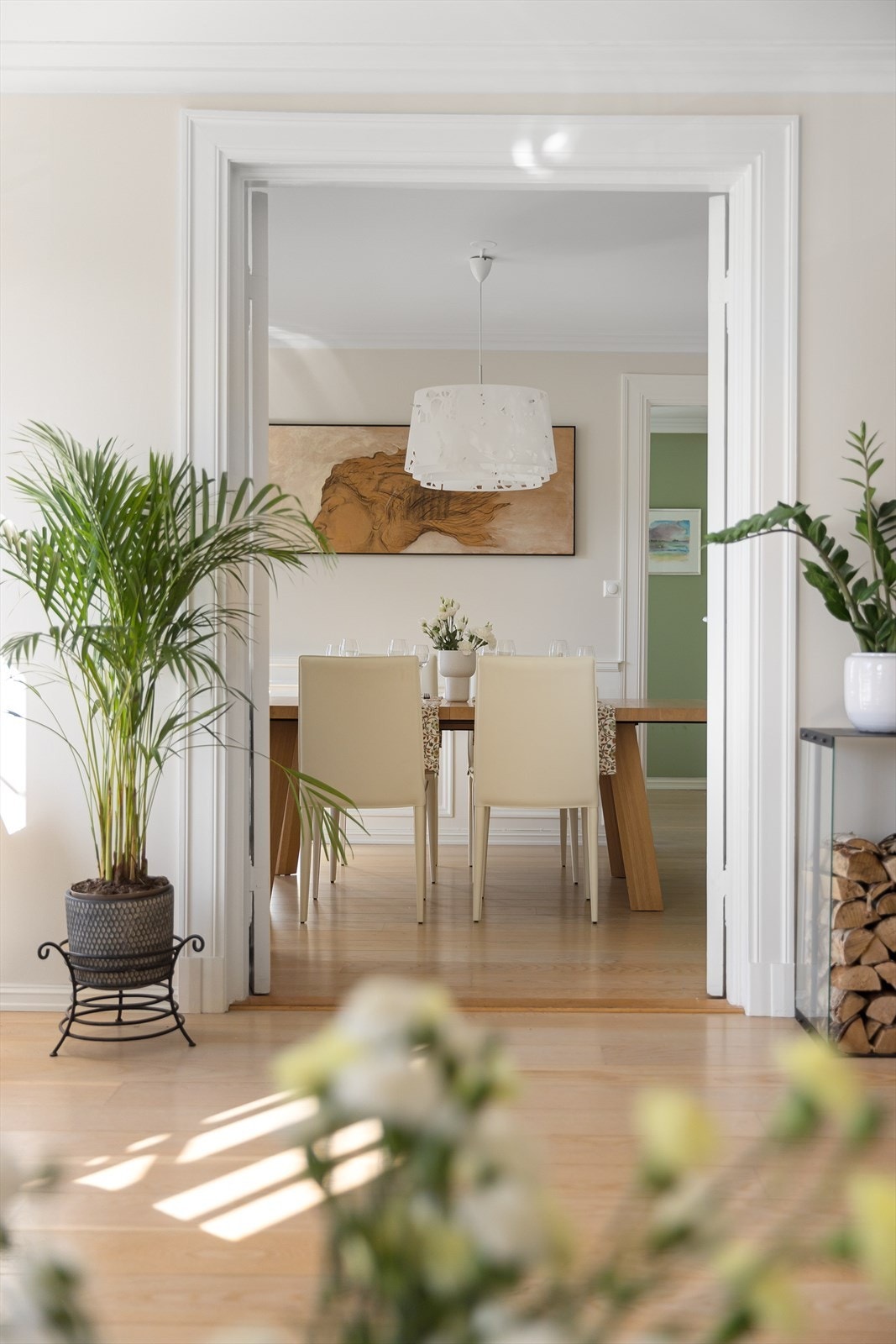 Leiligheten har gjennomgående en-stavs parkettgulv. Galleribilde