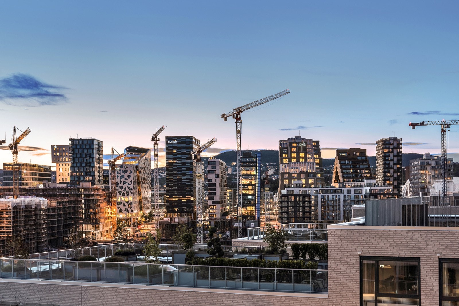 Leiligheten har en særdeles populær og sentral beliggenhet rett ved Bjørvika . Galleribilde