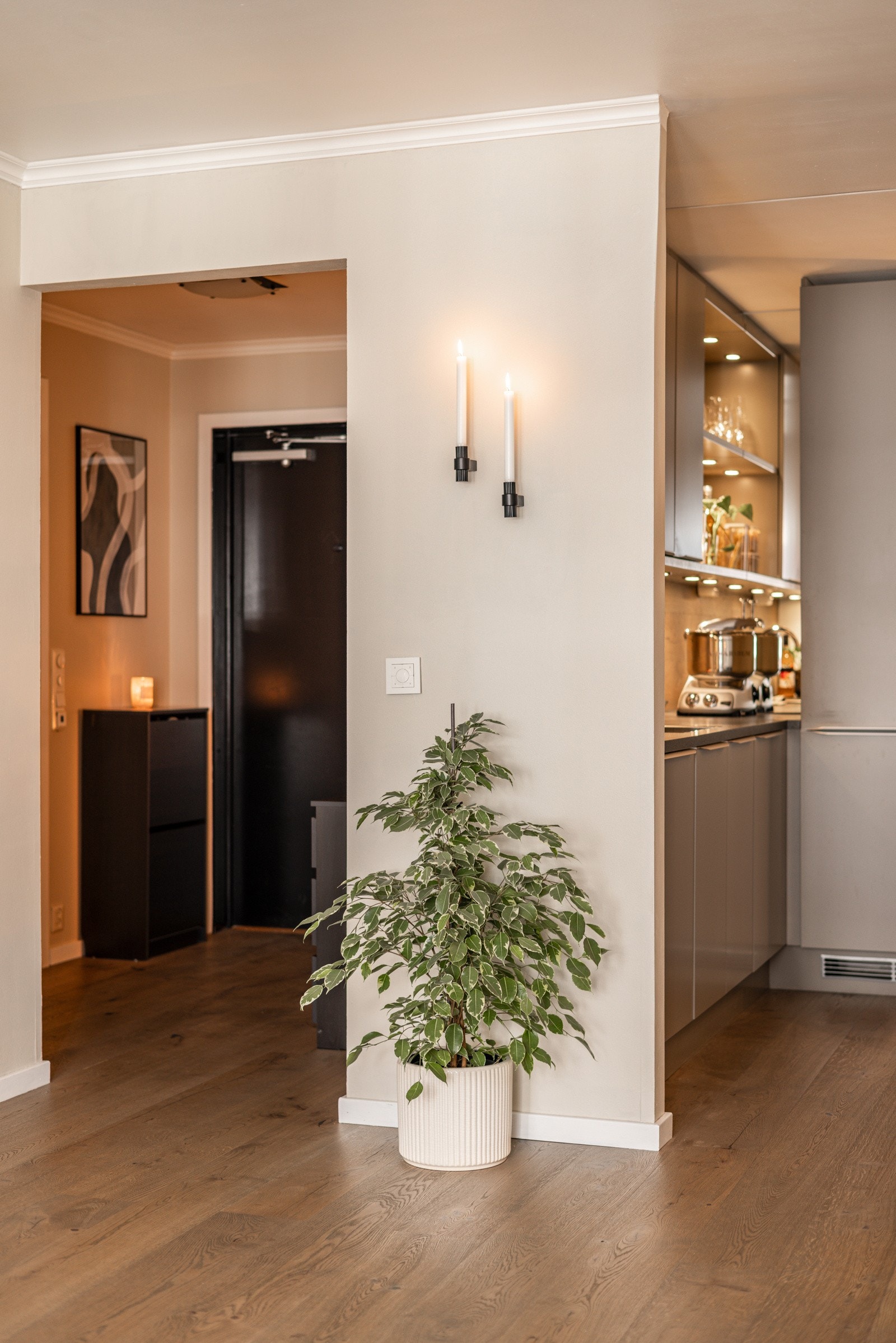 Både fiberbredbånd fra Global Connect og varmtvann er inkludert i felleskostnadene. Fibernettet fra Global Connect skal oppgraderes i mai 2025. Galleribilde