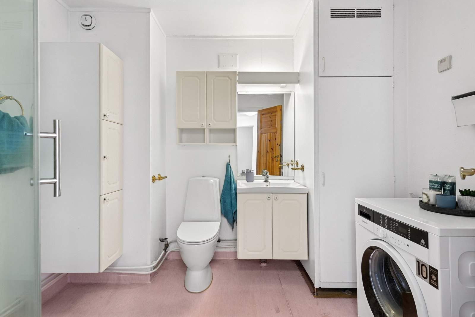 Bad/WC med opplegg for vaskemaskin Galleribilde