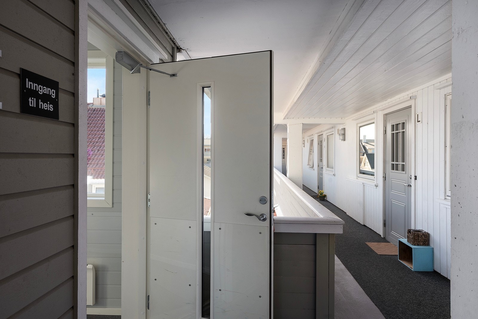 Det er kort vei fra heisen og bor til leiligheten Galleribilde