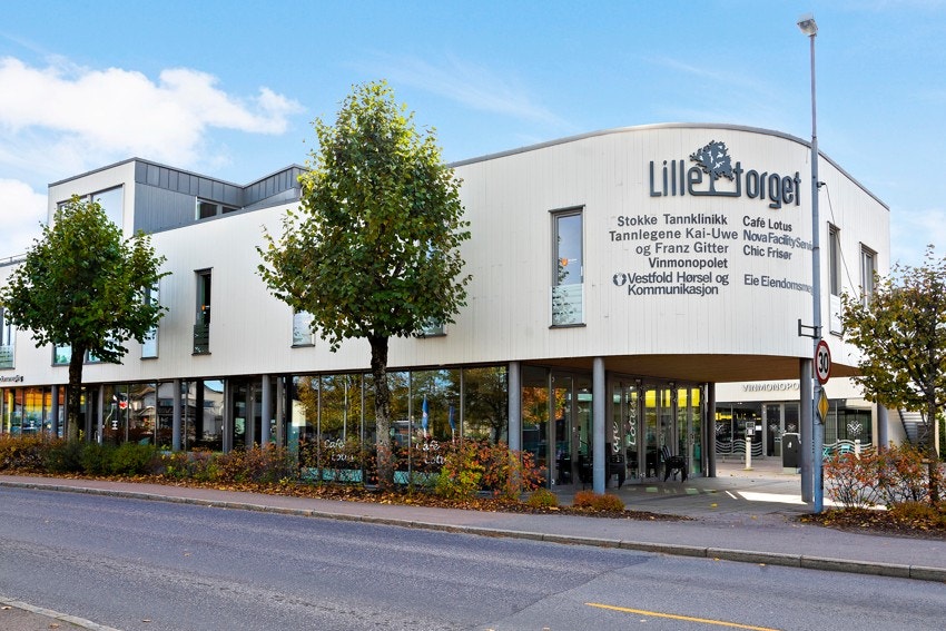 På Lilletorget har du matservering, vinmonopol og diverse forretninger Galleribilde
