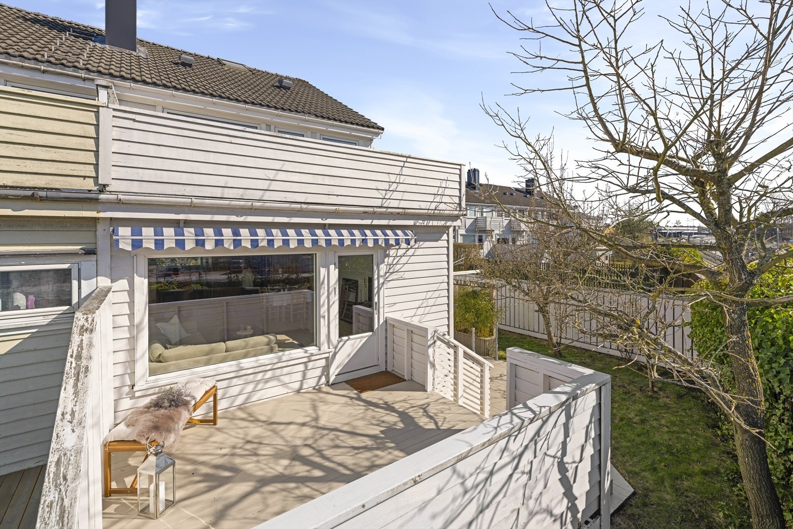 - Det er både veranda, balkong og terrasse, slik at en kan flytte seg etter ønske og forhold - Galleribilde