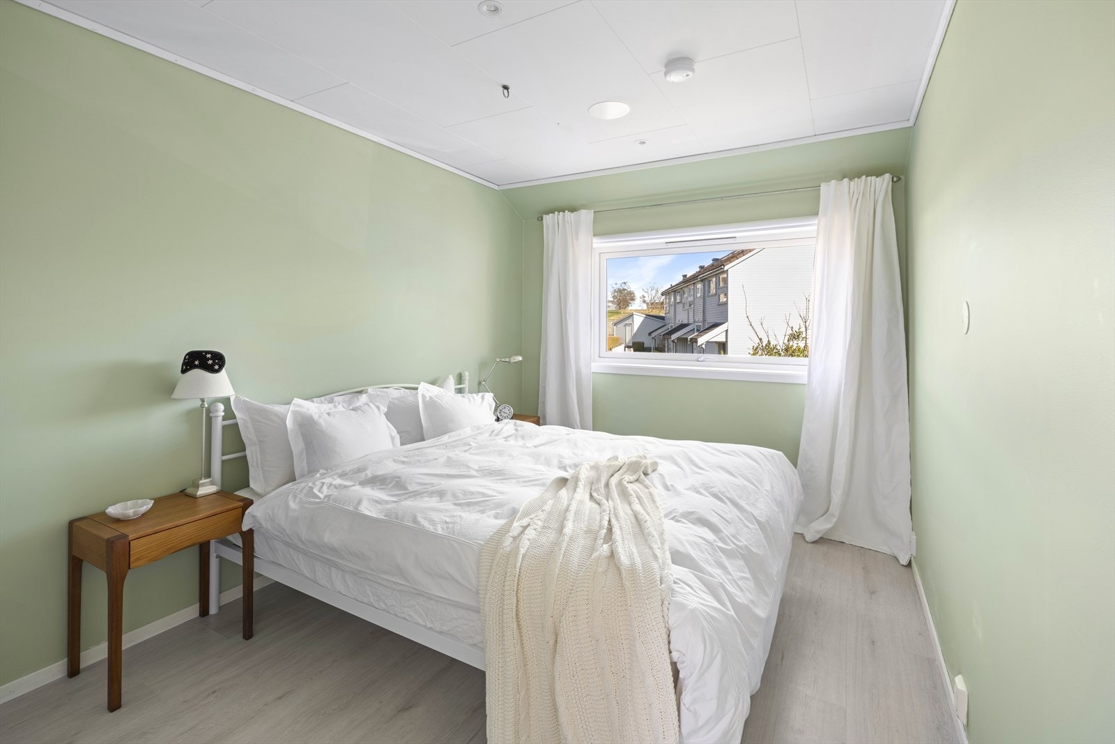 - Videre opp en halvetasje til har man boligens tre soverom - Galleribilde