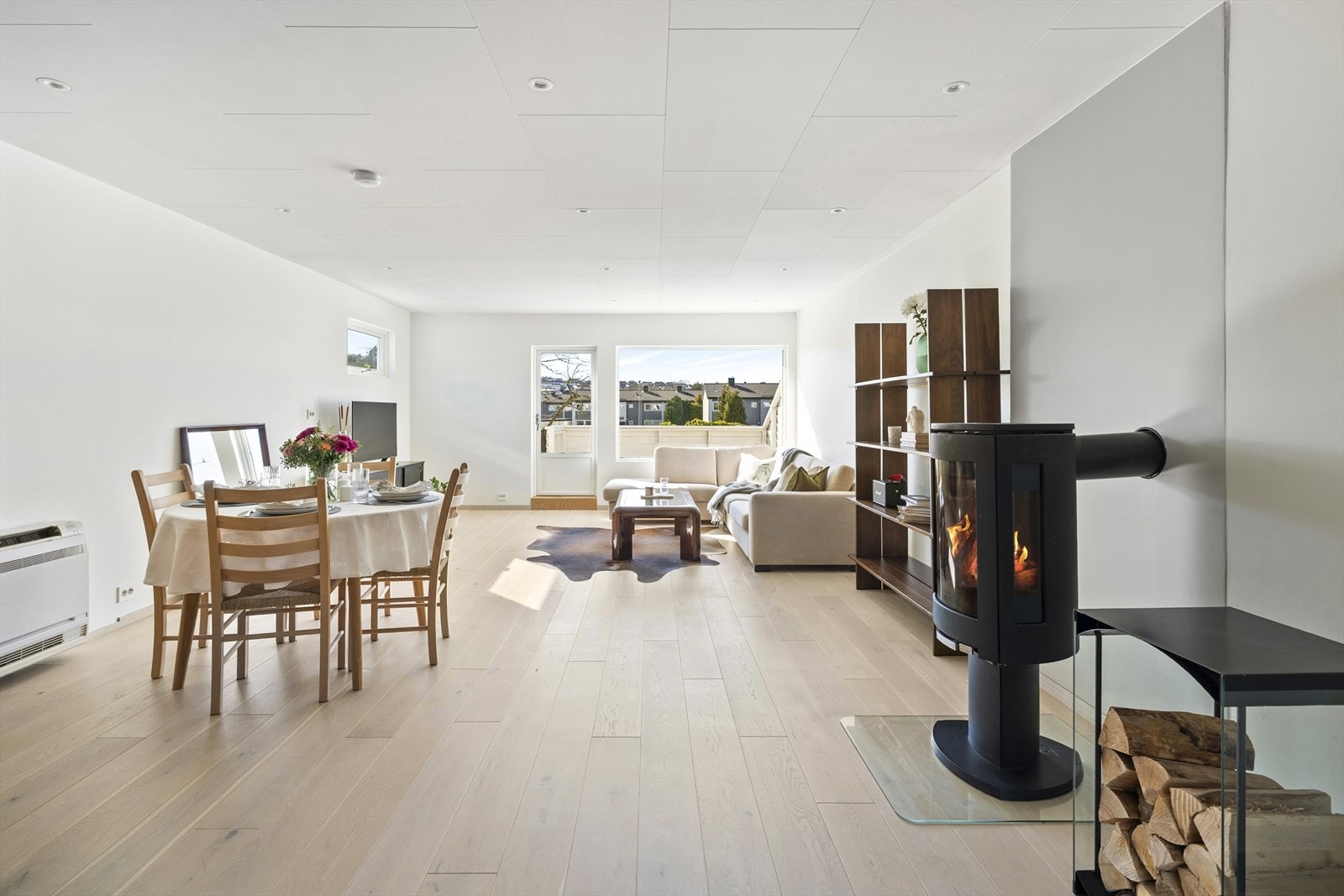 - God plass til både spisebord og sittegruppe - Galleribilde