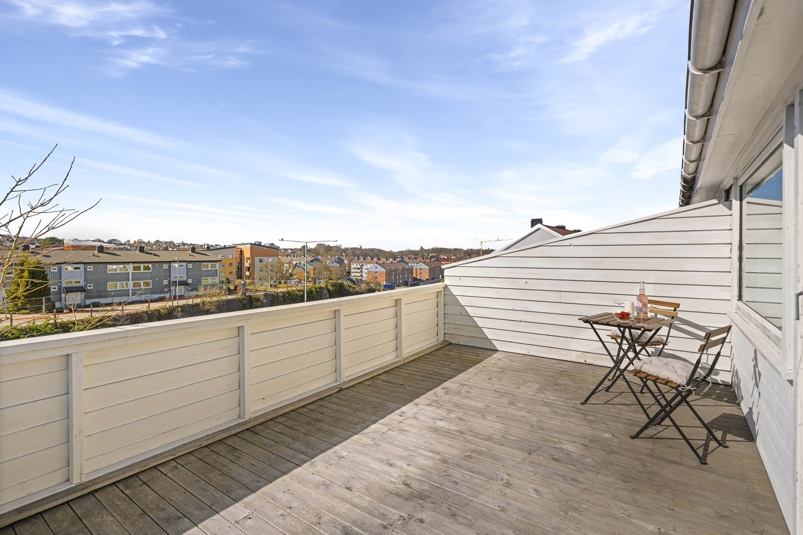 - Her har man solen fra ca. kl. 10 om morgenen til solnedgang midtsommers - Galleribilde