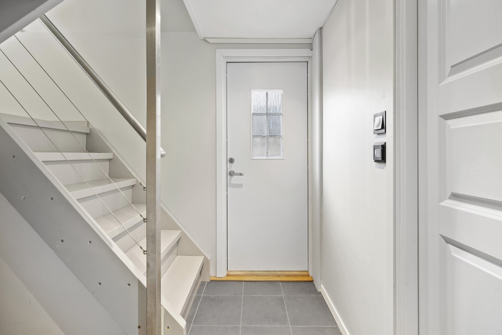 - Det er egen bi-inngang i underetasjen - Galleribilde