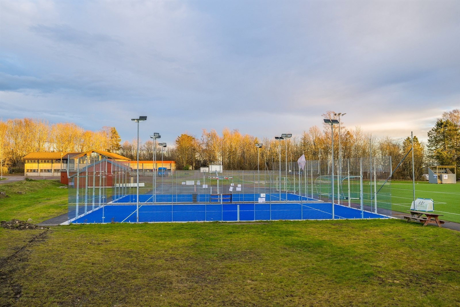 Kort vei til Åsgårdstrand idrettsbane. Galleribilde