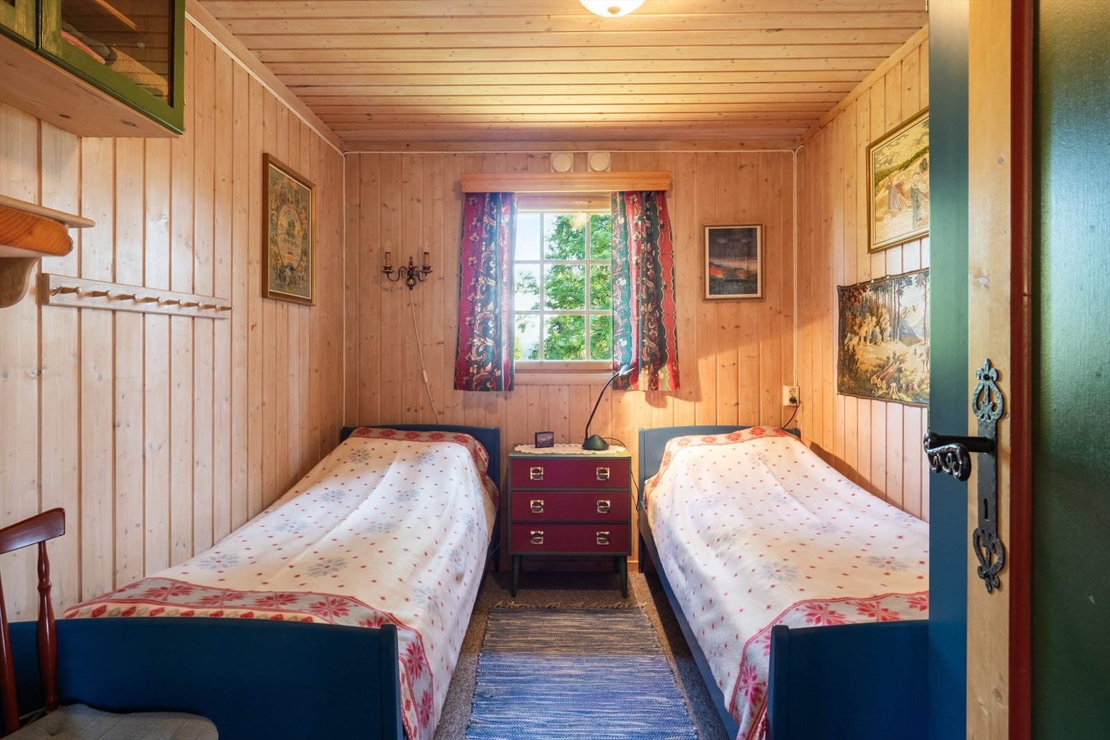 Videre byr hytta på to fine soverom. Galleribilde