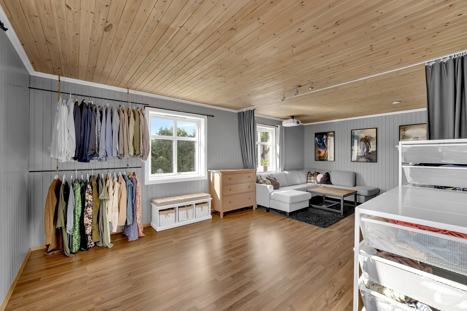 1. etasje har også et stort rom som enkelt kan deles i to om ønskelig. Galleribilde