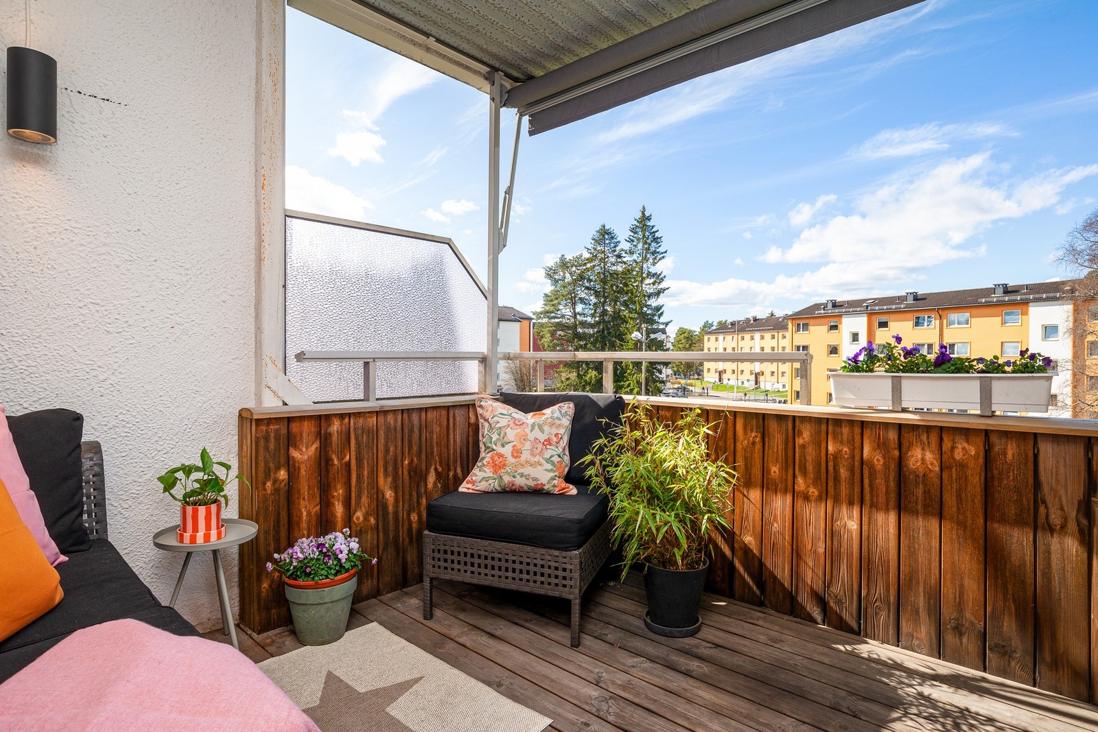 I 2021 ble det installert en ny elektrisk markises som gir behagelig solskjerming. Galleribilde