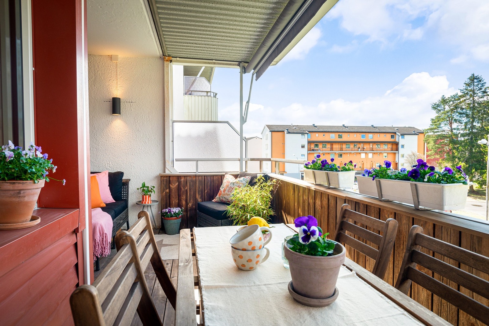 Velkommen til Oppsalstubben 2C - Presentert av Jimmy Phan v/ PrivatMegleren Oppsal. Galleribilde