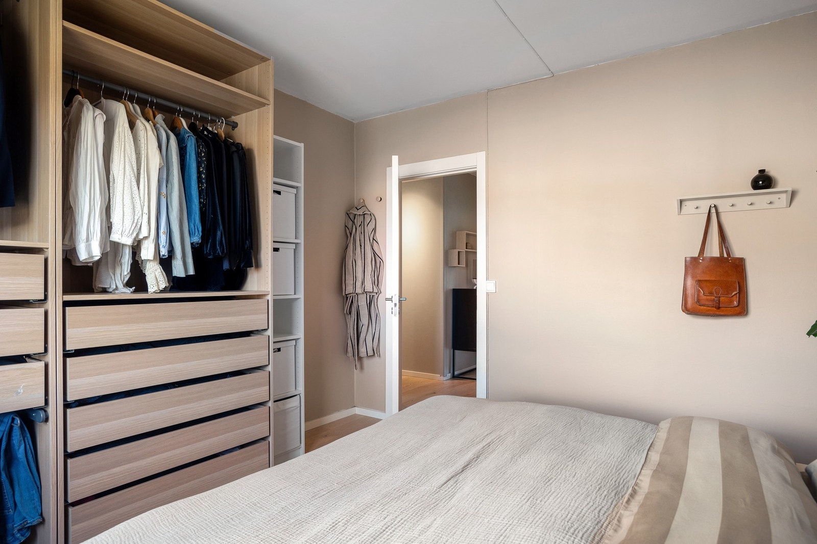 Selger opplyser om et årlig strømforbruk på 3 381 kWh, noe som gir svært lave strømutgifter. Galleribilde