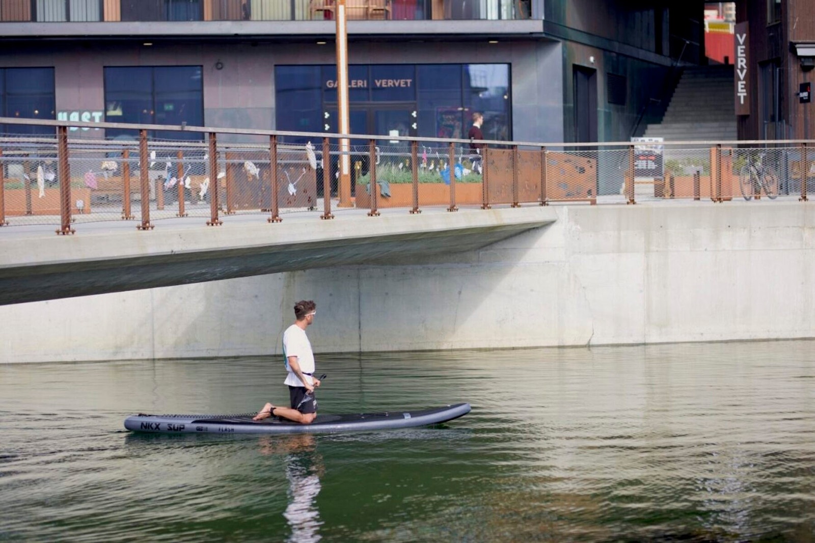 Eksotisk å bruke sjøen til forskjellige aktiviteter. Galleribilde