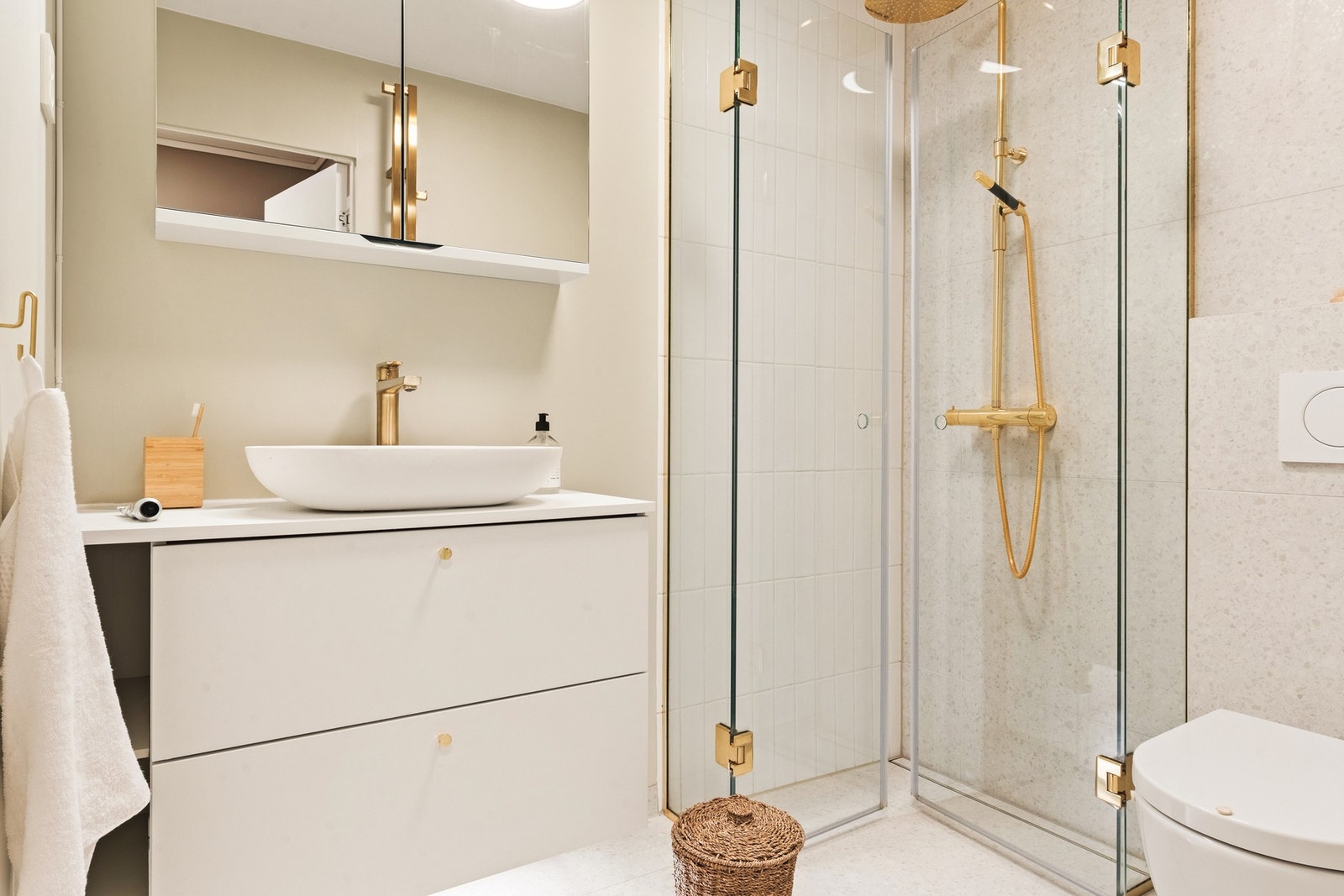 Leilighetens bad ble pusset opp i 2022 med svært delikat resultat. Galleribilde