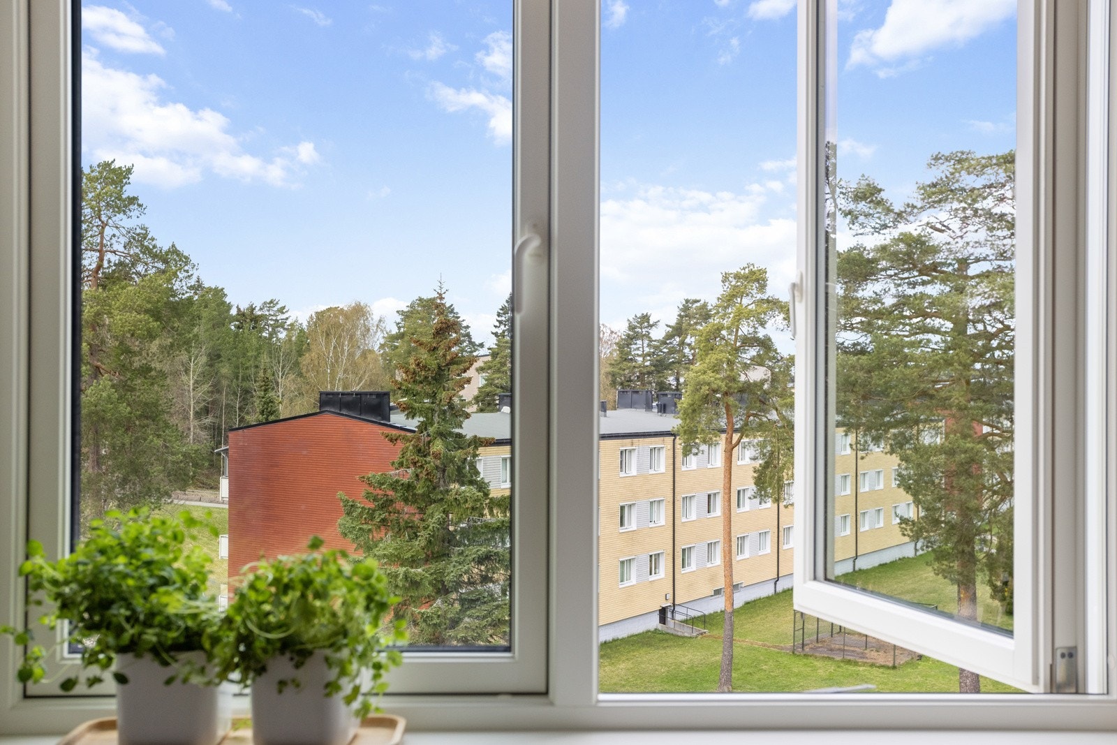 Utsikt fra kjøkkenet. Galleribilde