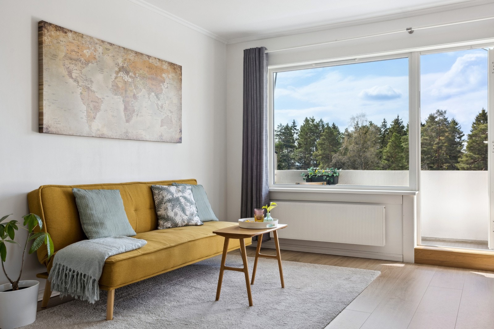 Stue med utgang til sydvestvendt balkong. Galleribilde