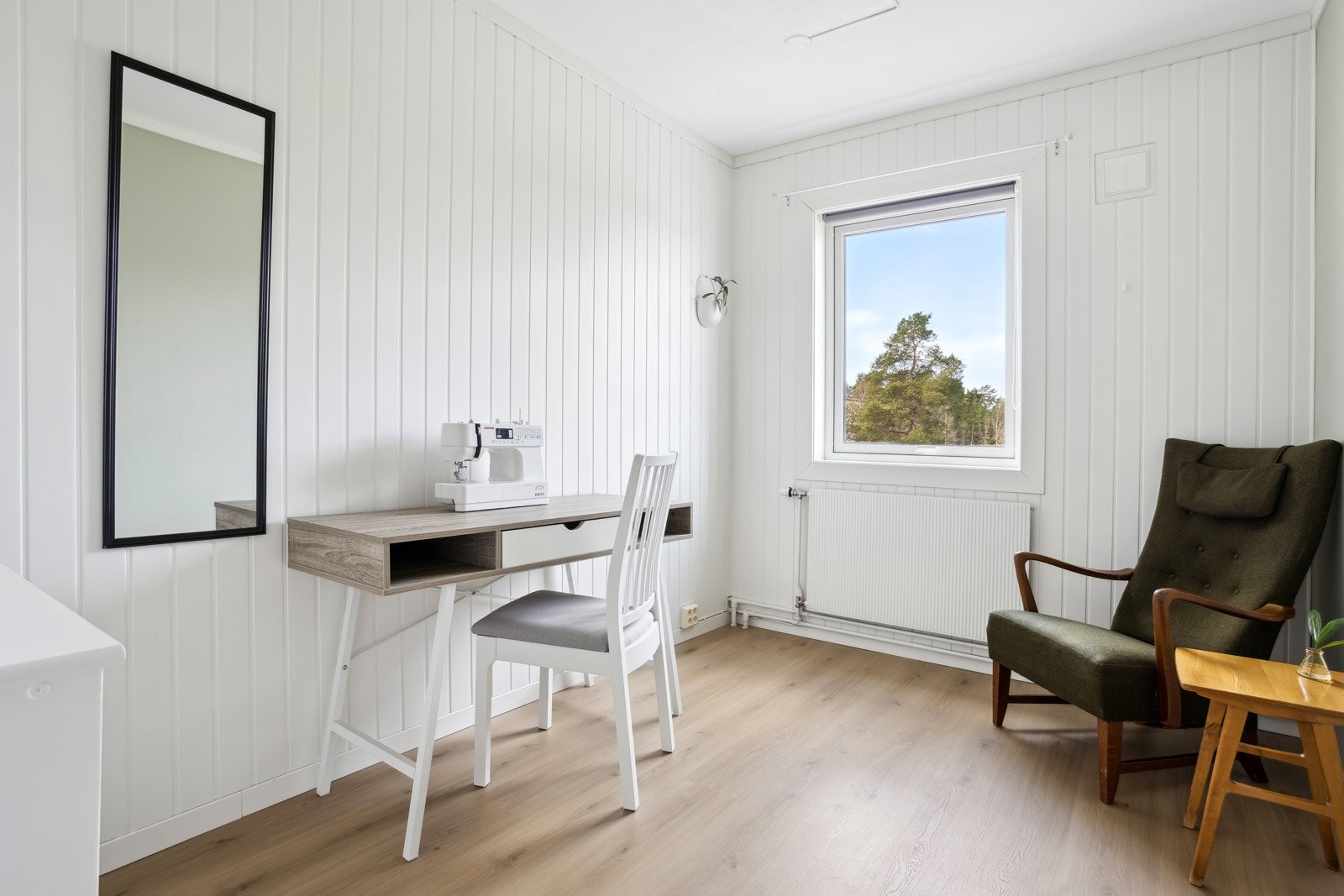 Soverom 3 med inngang fra kjøkkenet. Et flott barnerom, gjesterom eller hjemmekontor. Galleribilde