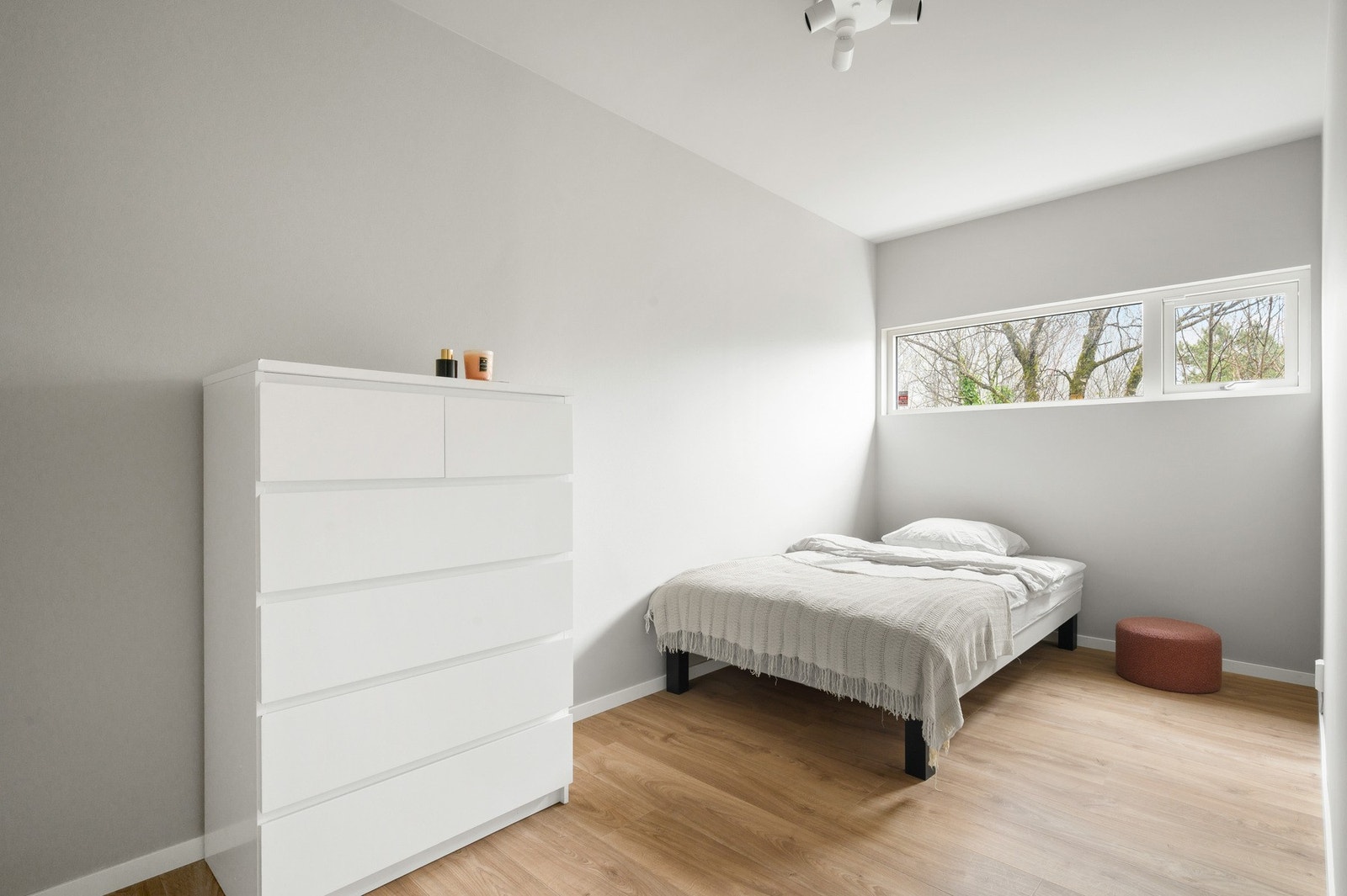 De øvrige soverommene er på henholdsvis 6,6 m² og 9,2 m². Galleribilde