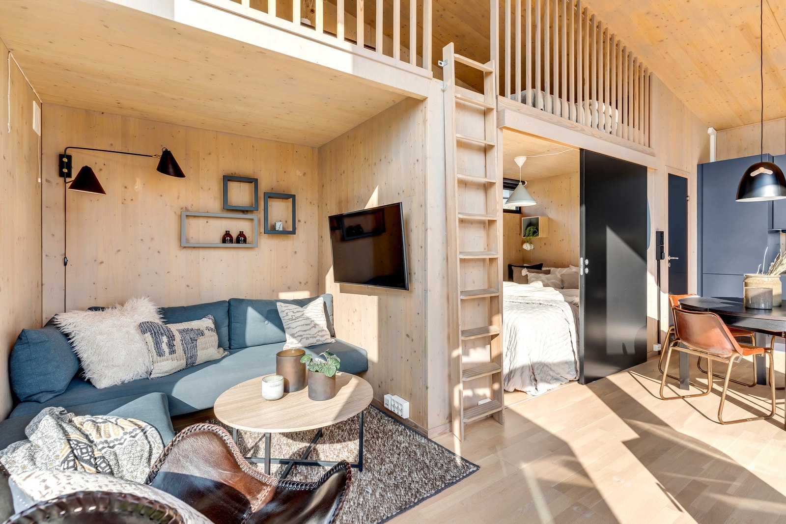 Her har du god plass til både sofa og stoler. Galleribilde