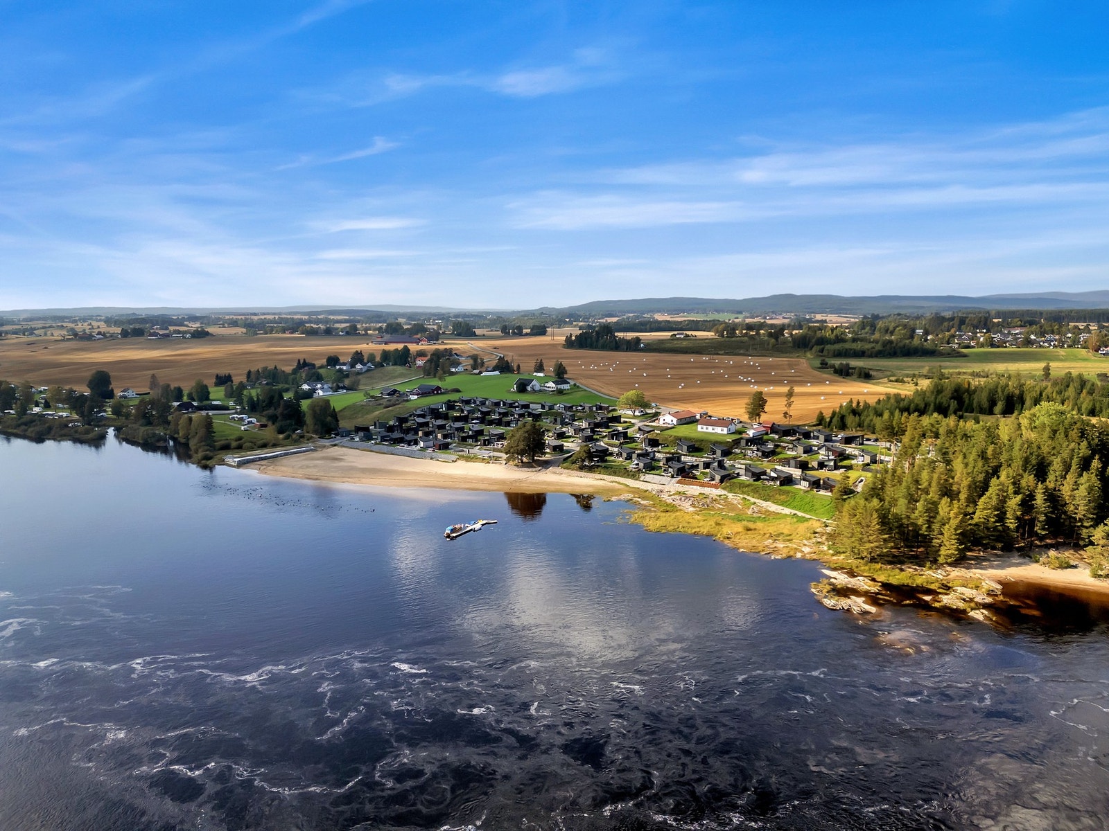I mai 2025 skal det begynne etablering av marina. Her skal etter planen Elvekongen ha stoppested, og det vil bli muligheter for båtplass for noen av hytteeierne. Galleribilde