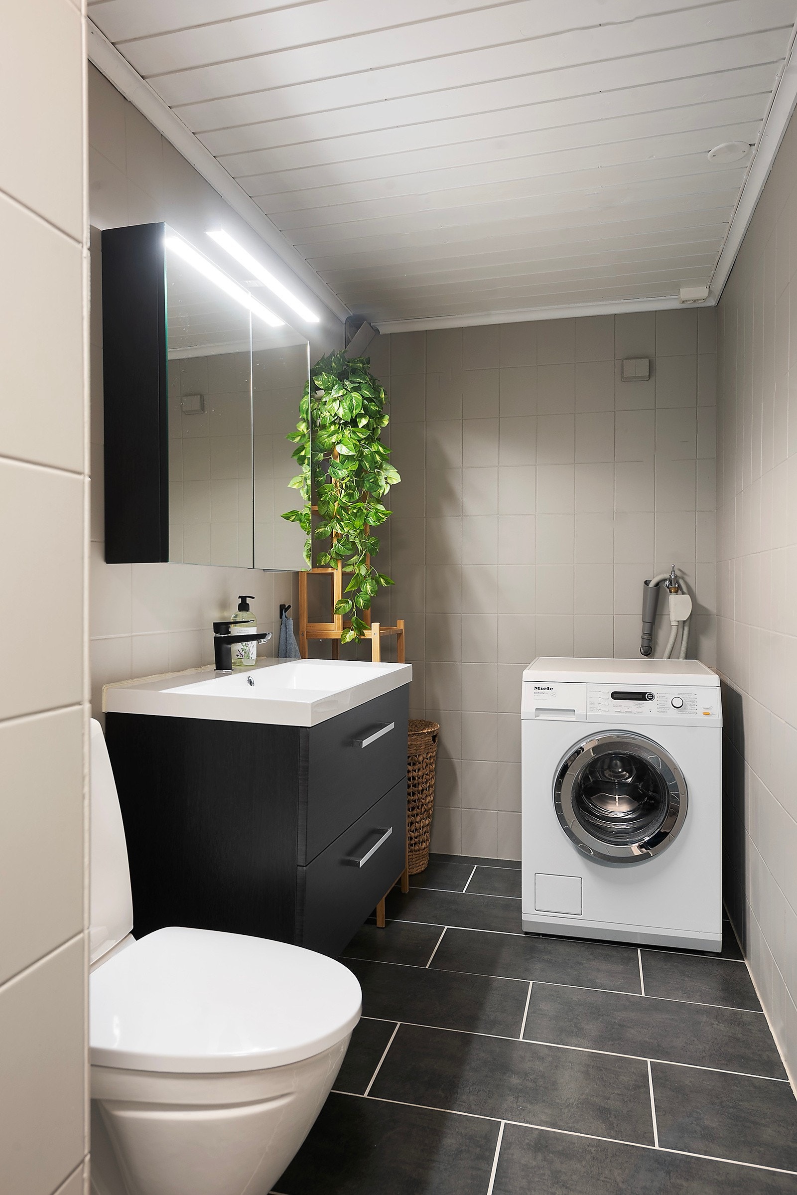Badet i kjeller Galleribilde