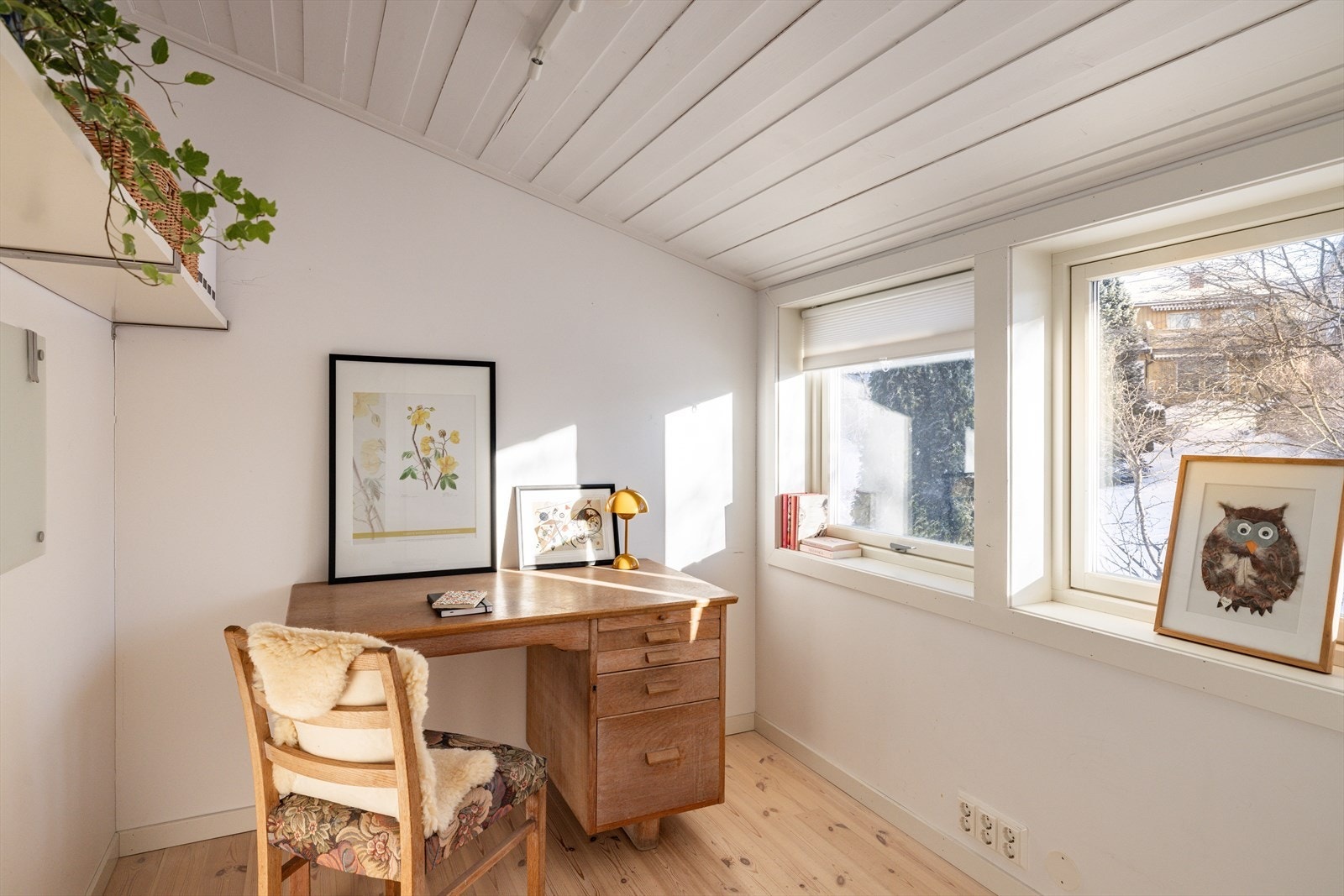 I tillegg er det et kontor i tilknytning til hovedsoverommet. Galleribilde