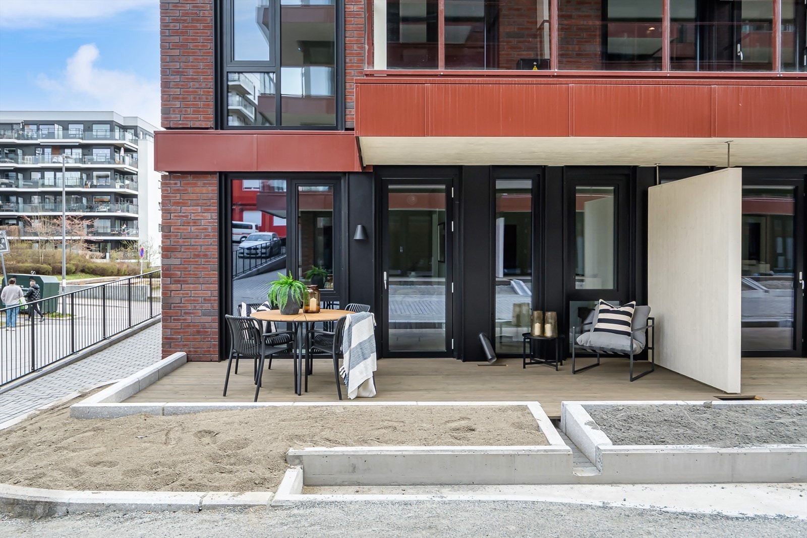 Stor, nordvestvendt terrasse på 16 kvm. Galleribilde