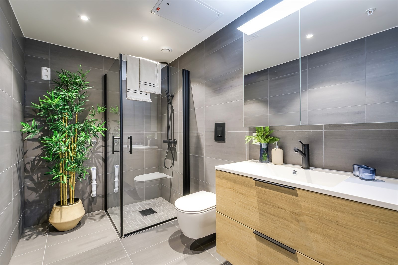 Stilrent og lekkert bad Galleribilde