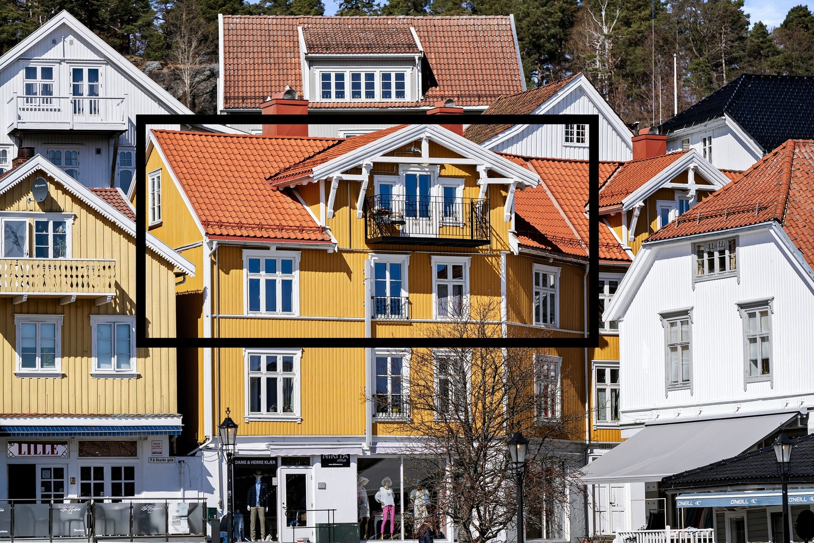 Leiligheten går over byggets to øverste etasjer. Galleribilde