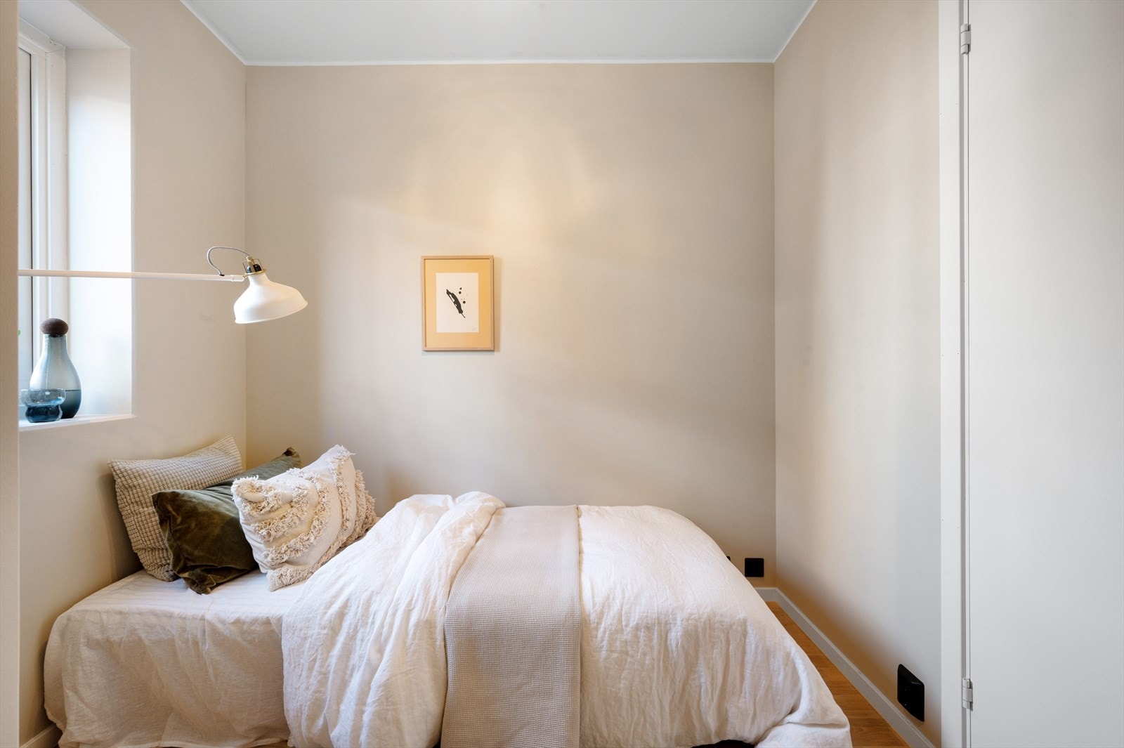 - Kontoret (innredet som soverom) måler 4,7 m² - Galleribilde