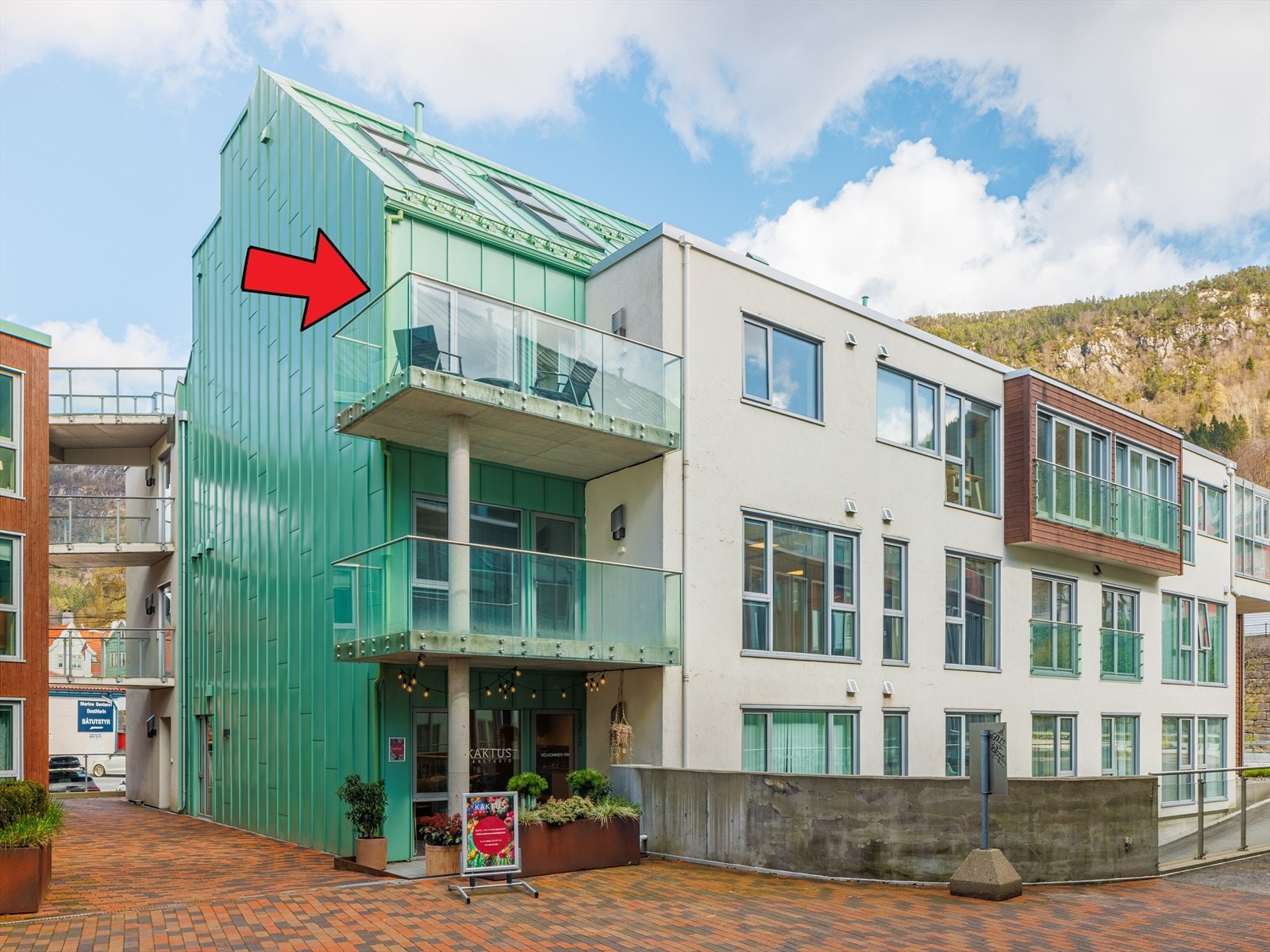 Leiligheten har god intern beliggenhet på hjørnet i 3. etasje Galleribilde