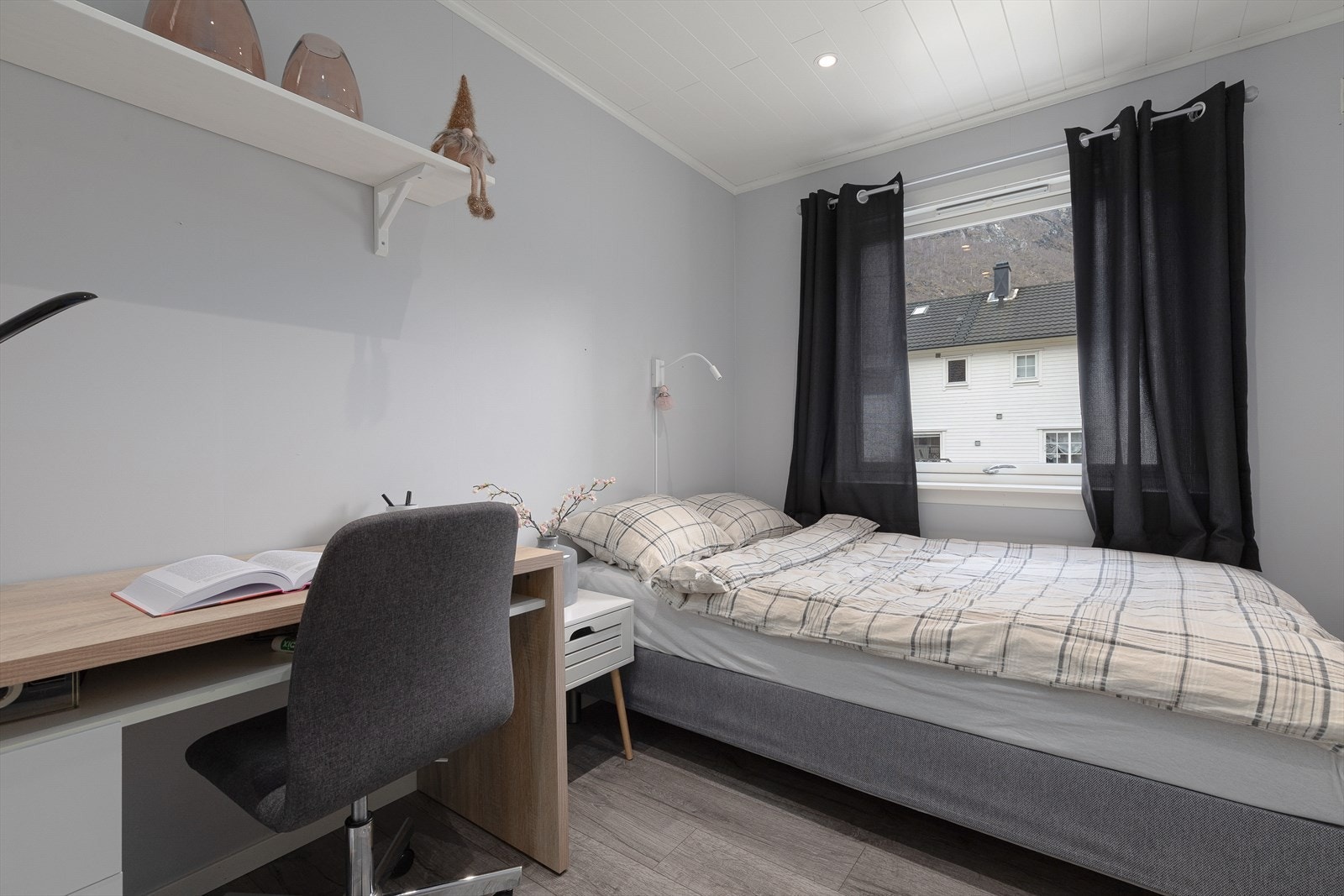 Soverom som fint kan nyttast til gjesterom eller kontor. Galleribilde