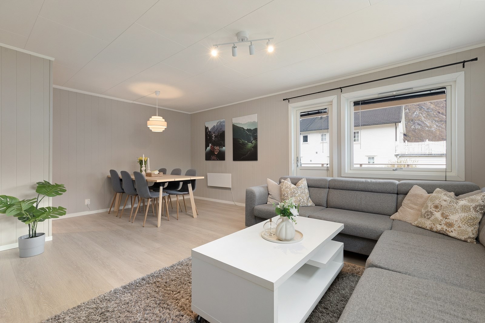 Leilegheita har ein fin planløysing og er svært tiltalande å kome inn i. Galleribilde