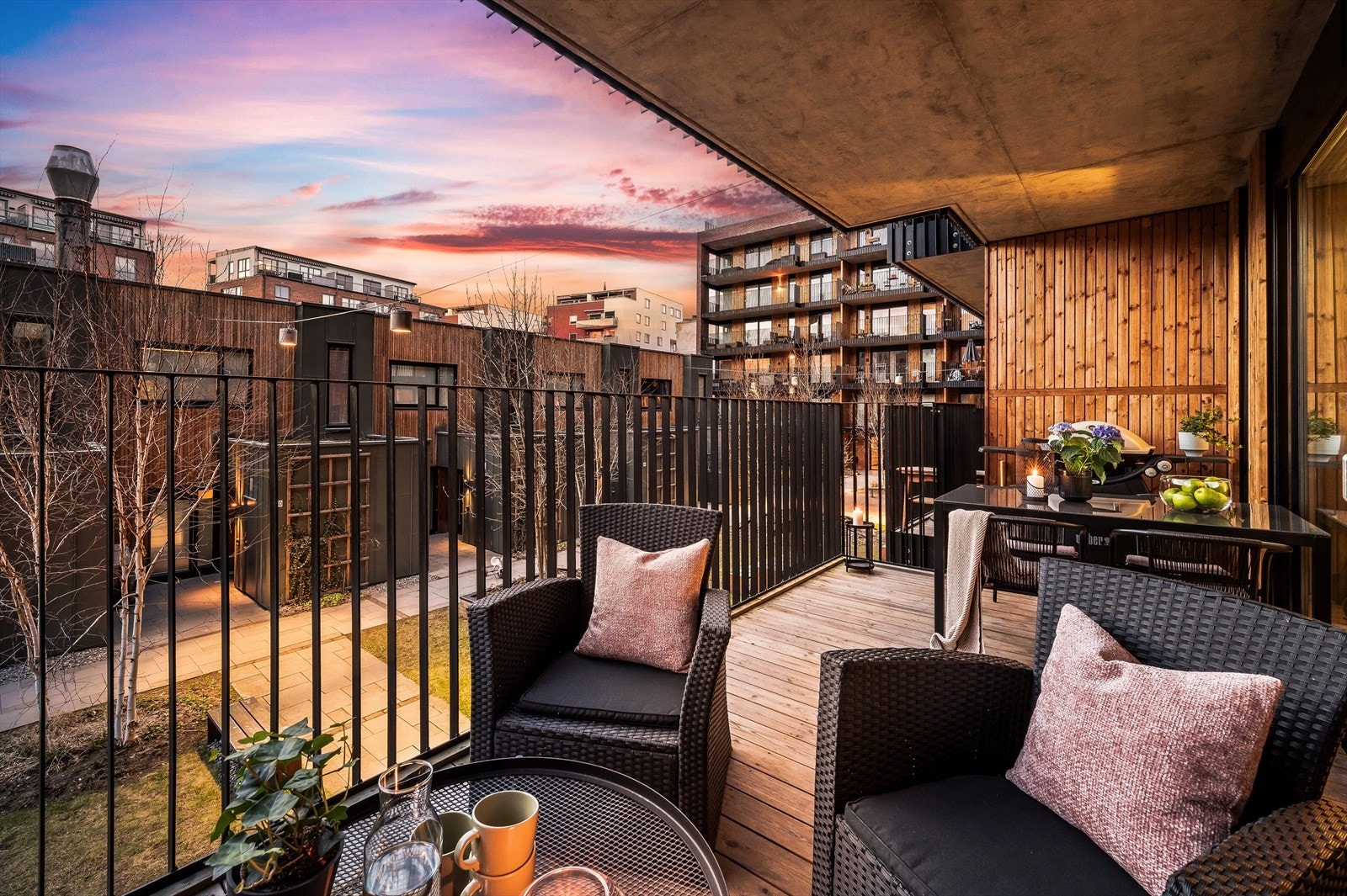 Balkongen er på ca. 15 kvm. Galleribilde