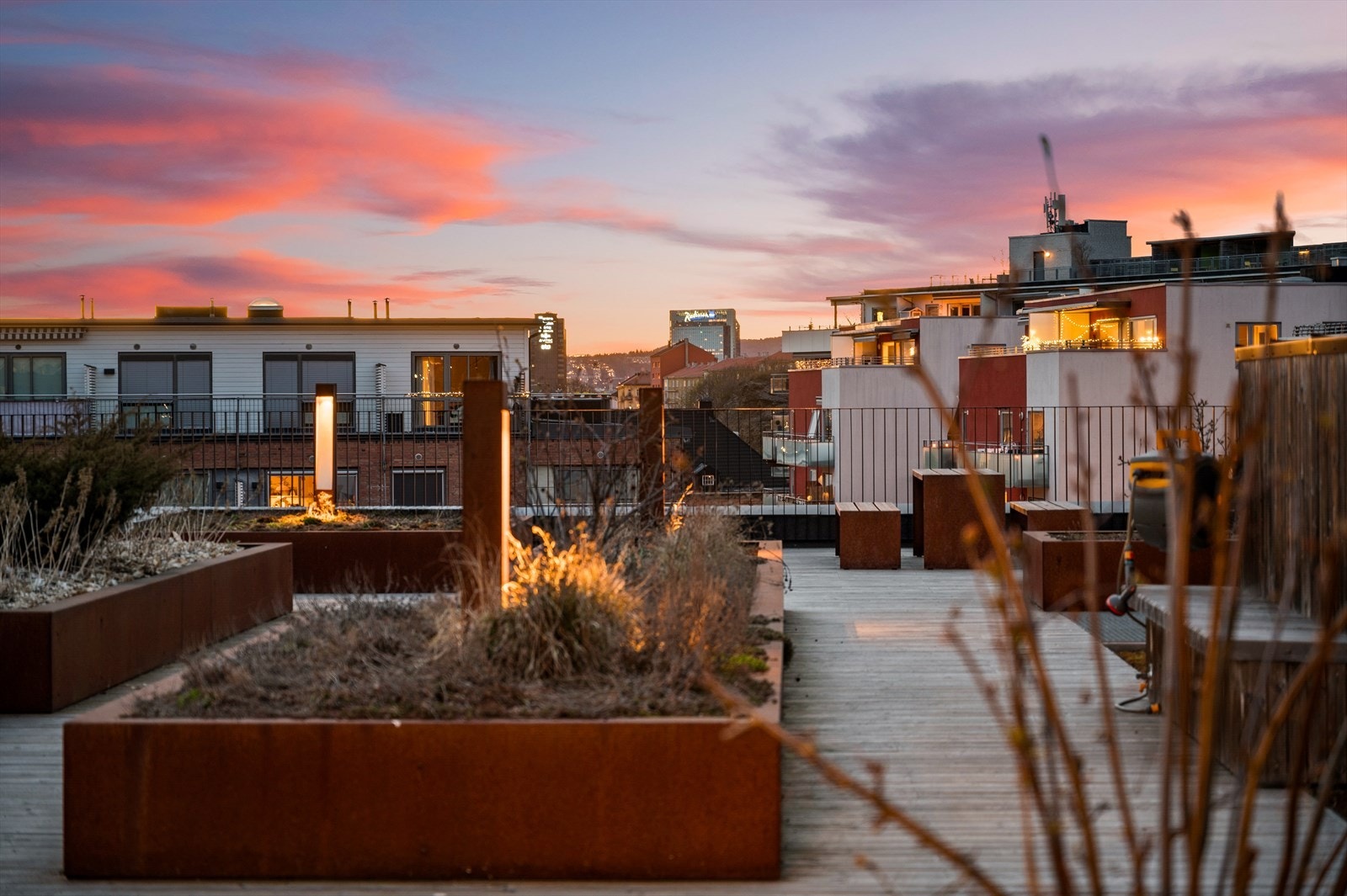 Takterrassen har flere gode sittegrupper. Galleribilde