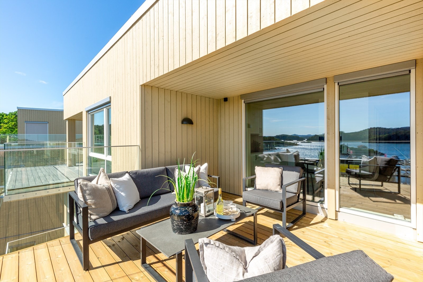 Delvis overbygd terrasse Galleribilde