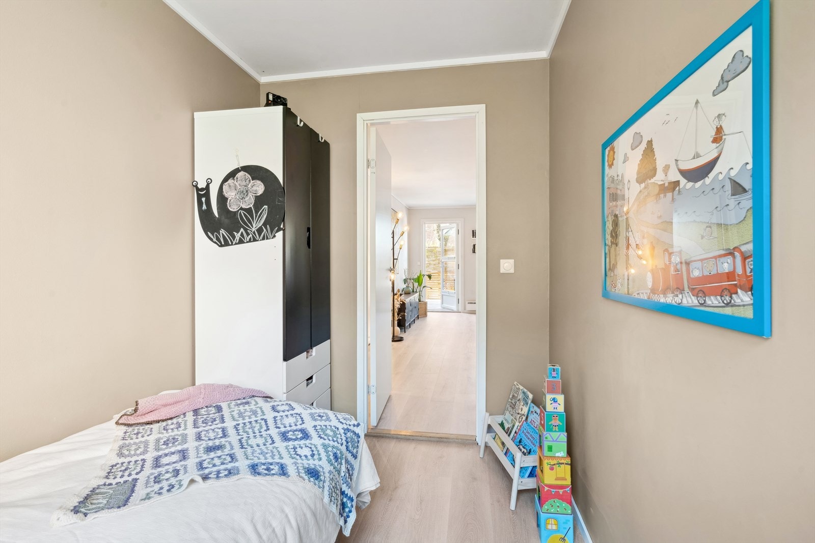 Begge soverom vender mot rolige omgivelser. Galleribilde