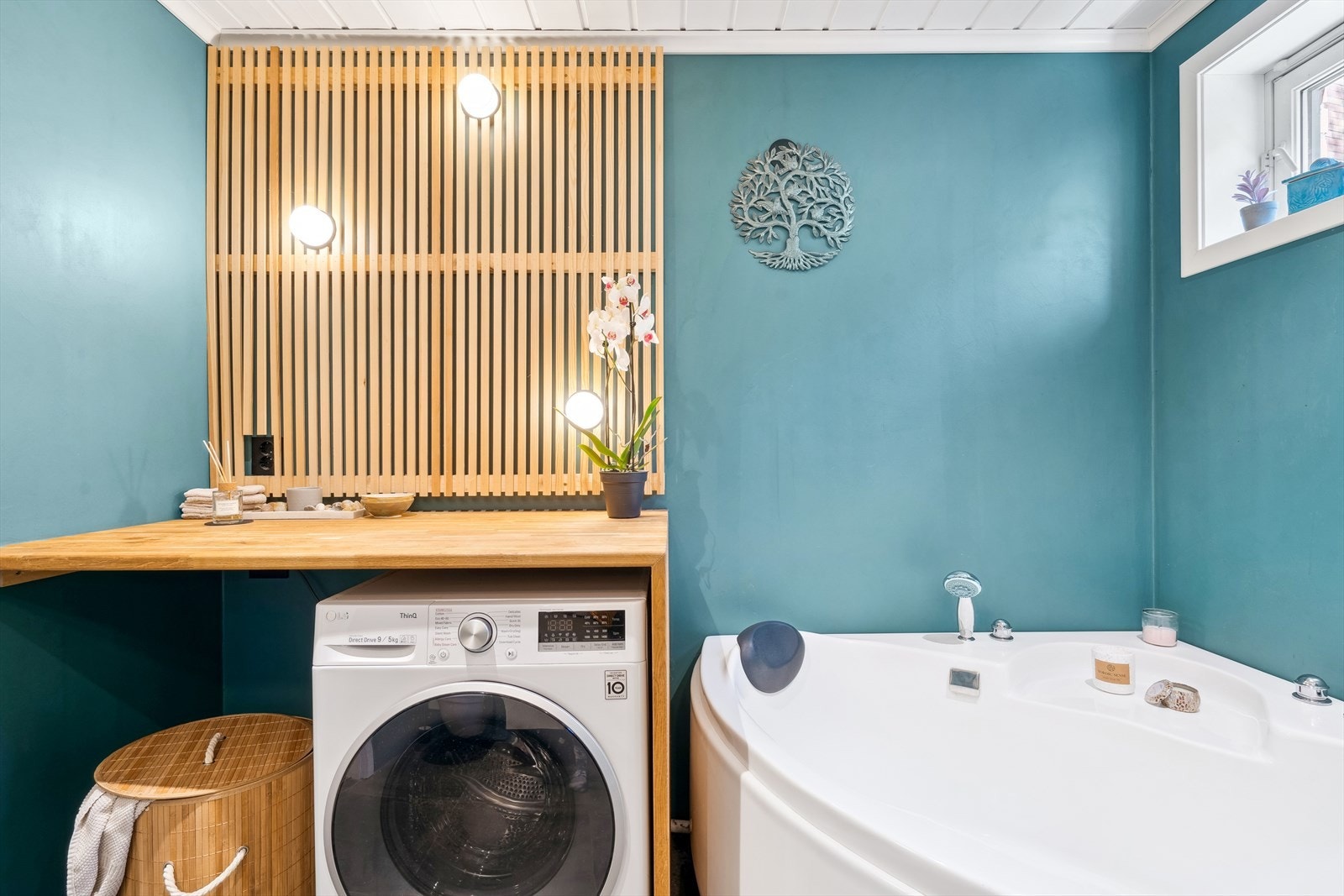 Varmekabler i gulv og avtrekk koblet til kjøkkenet. Galleribilde