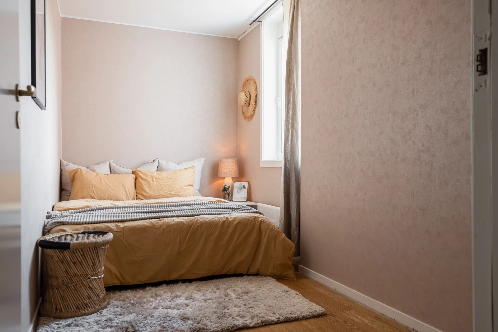 Soverommet er av god størrelse - Garderobeskap medfølger Galleribilde