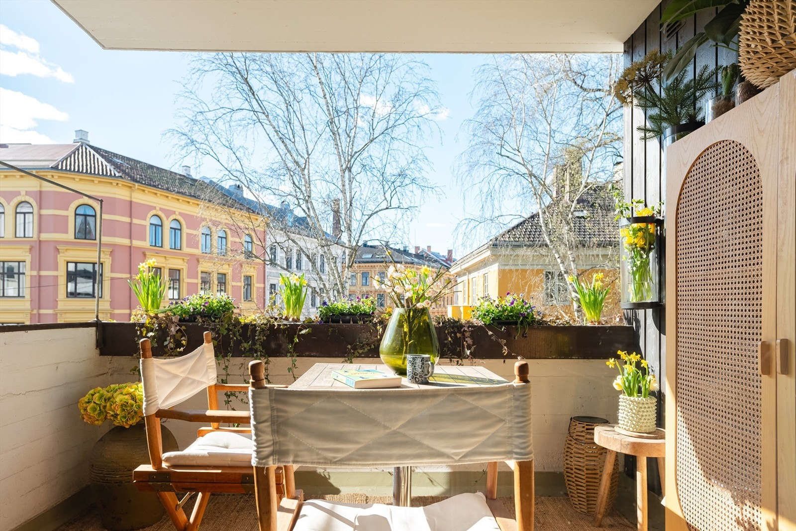 Tilbaketrukken og fasjonabel beliggenhet. Galleribilde