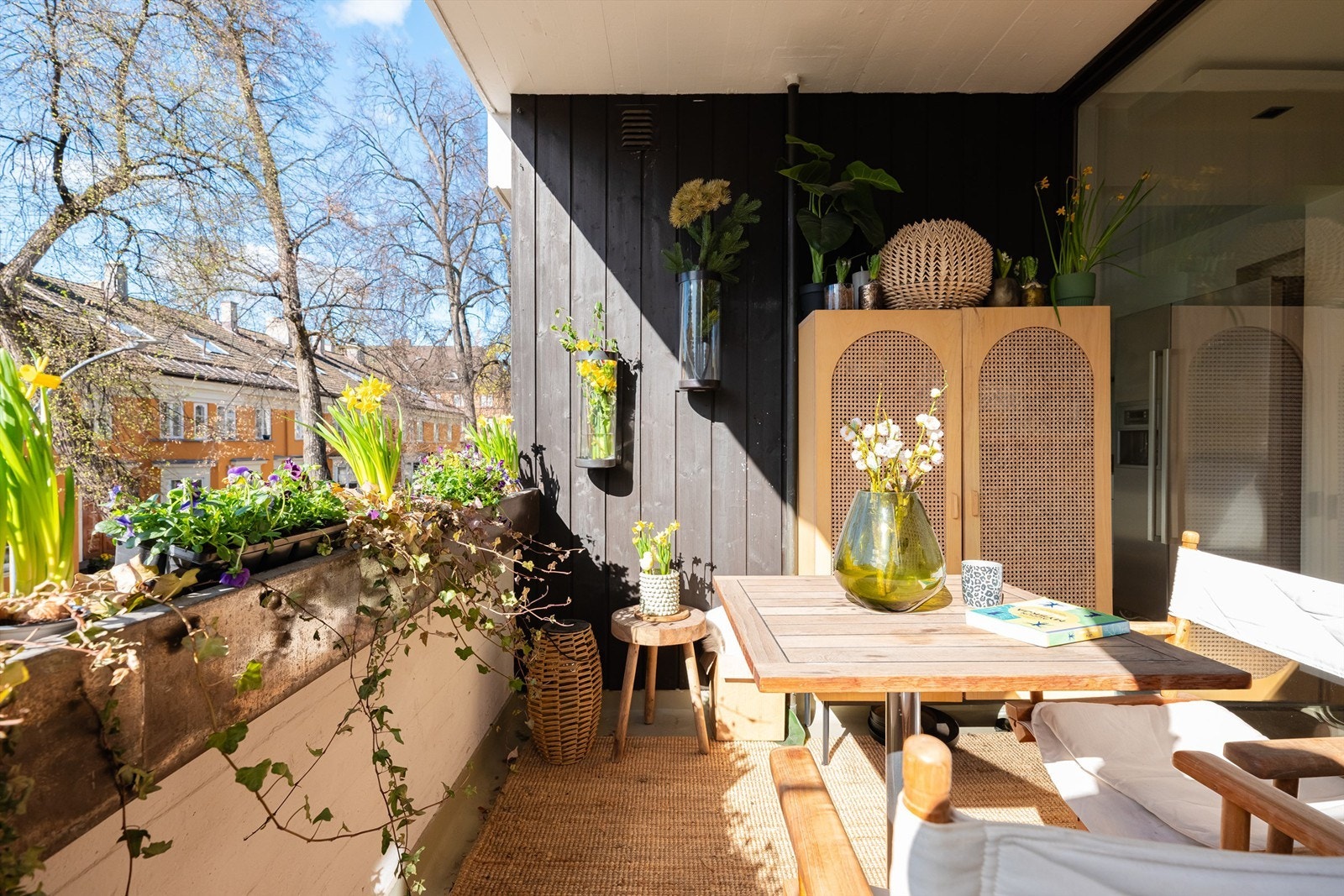 Muligheter for hyggelig beplantning på balkongen. Galleribilde