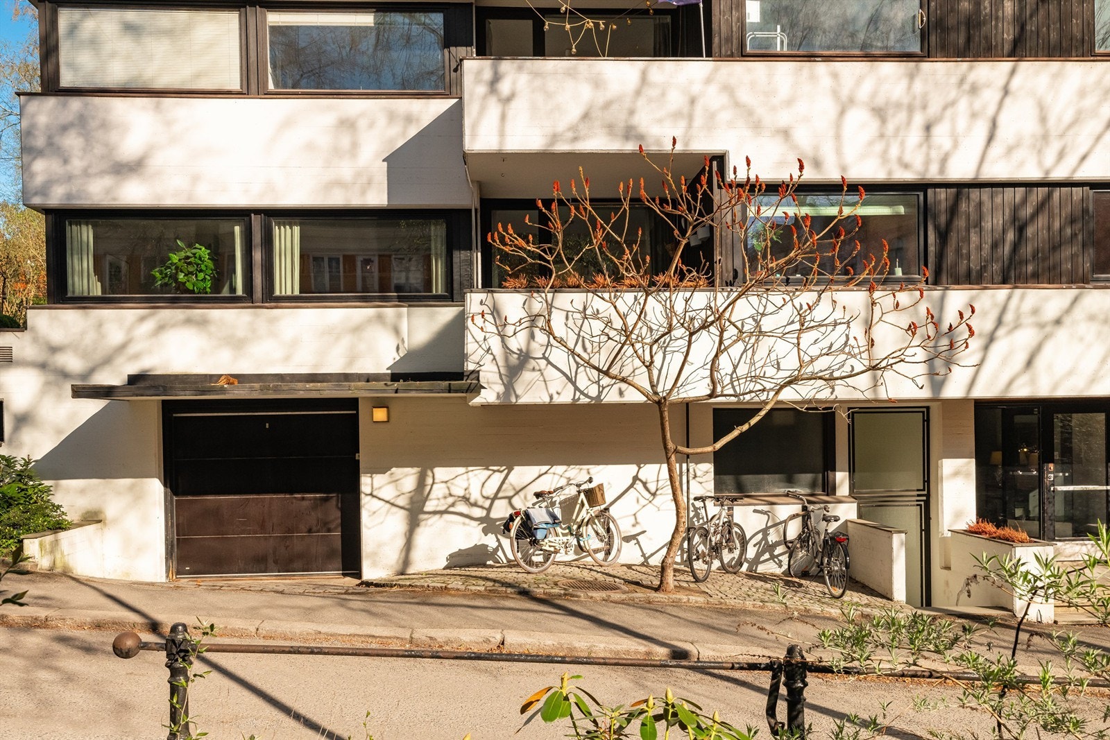Leiligheten har garasje i samme bygg. Galleribilde