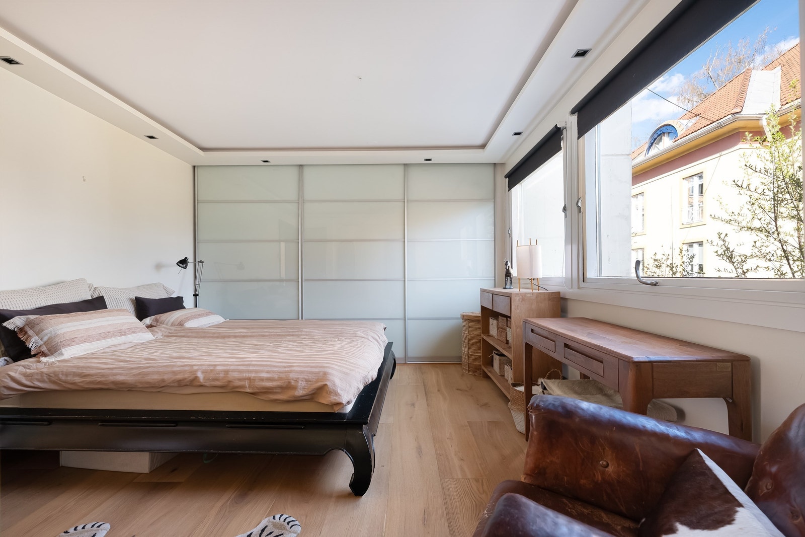 På hovedsoverommet er det skyvedørsgarderobe langs en hel vegg. Galleribilde