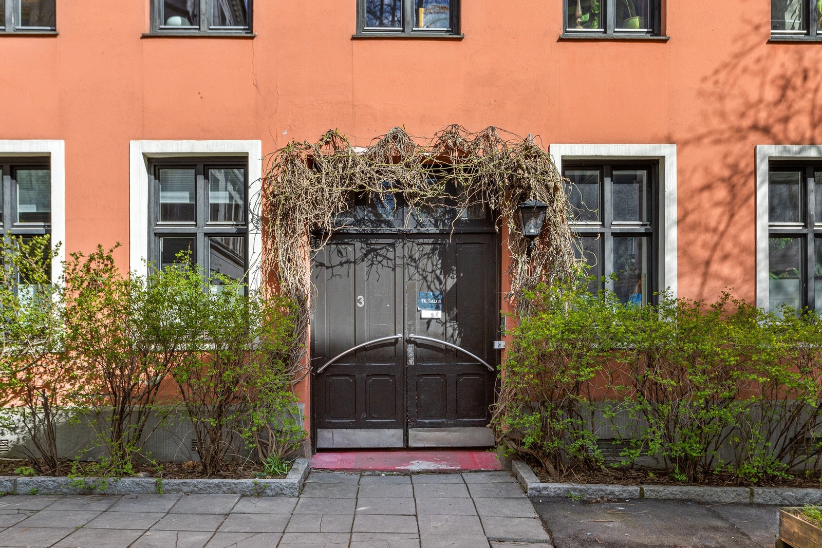 Koselig inngangsparti til Iduns gate 3. Galleribilde